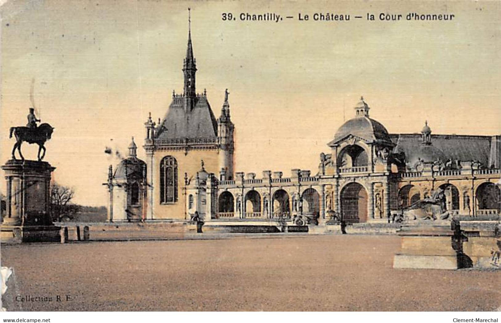 CHANTILLY - Le Château - La Cour D'Honneur - Très Bon état - Chantilly