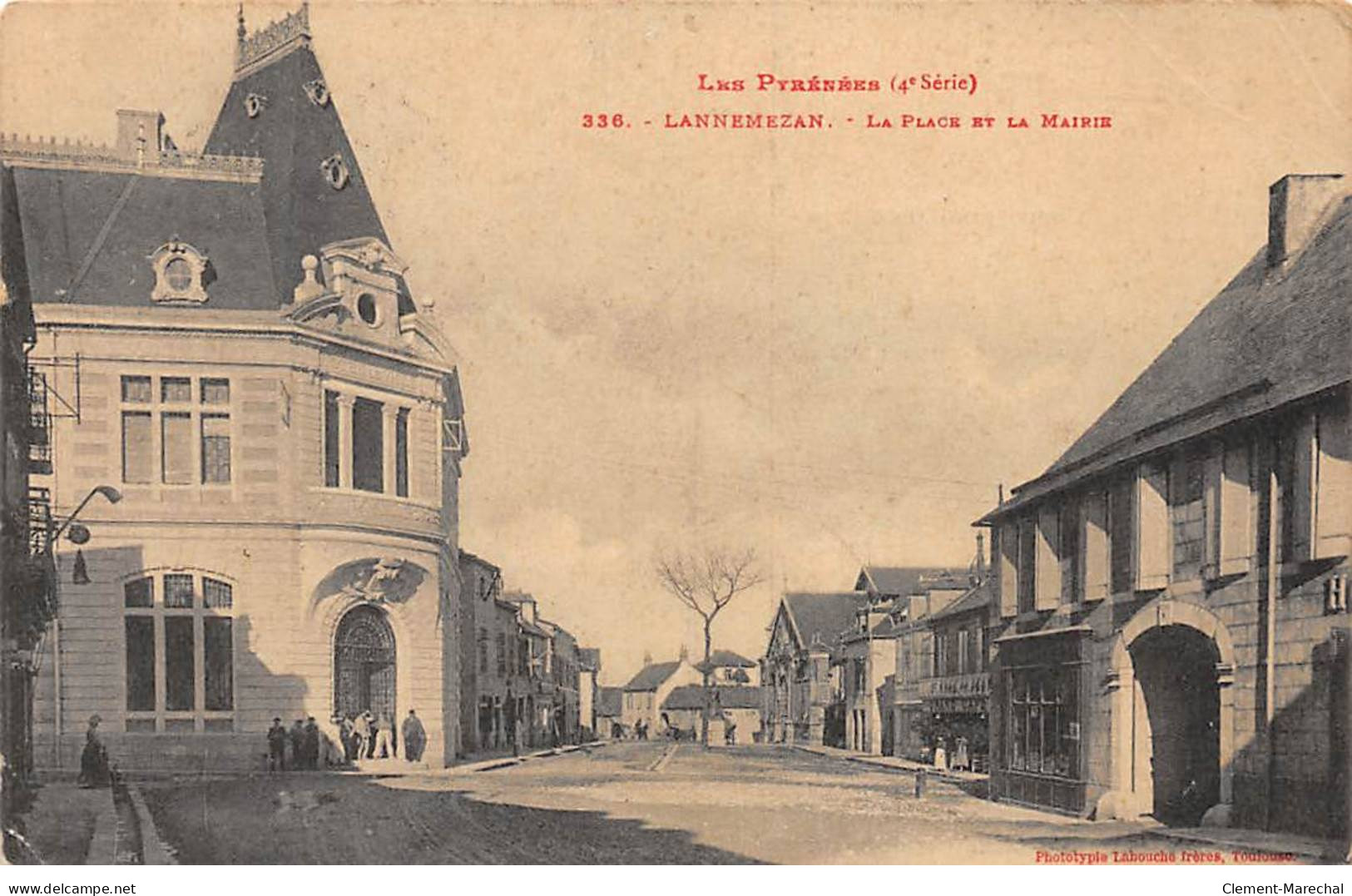 LANNEMEZAN - La Place Et La Mairie - état - Lannemezan