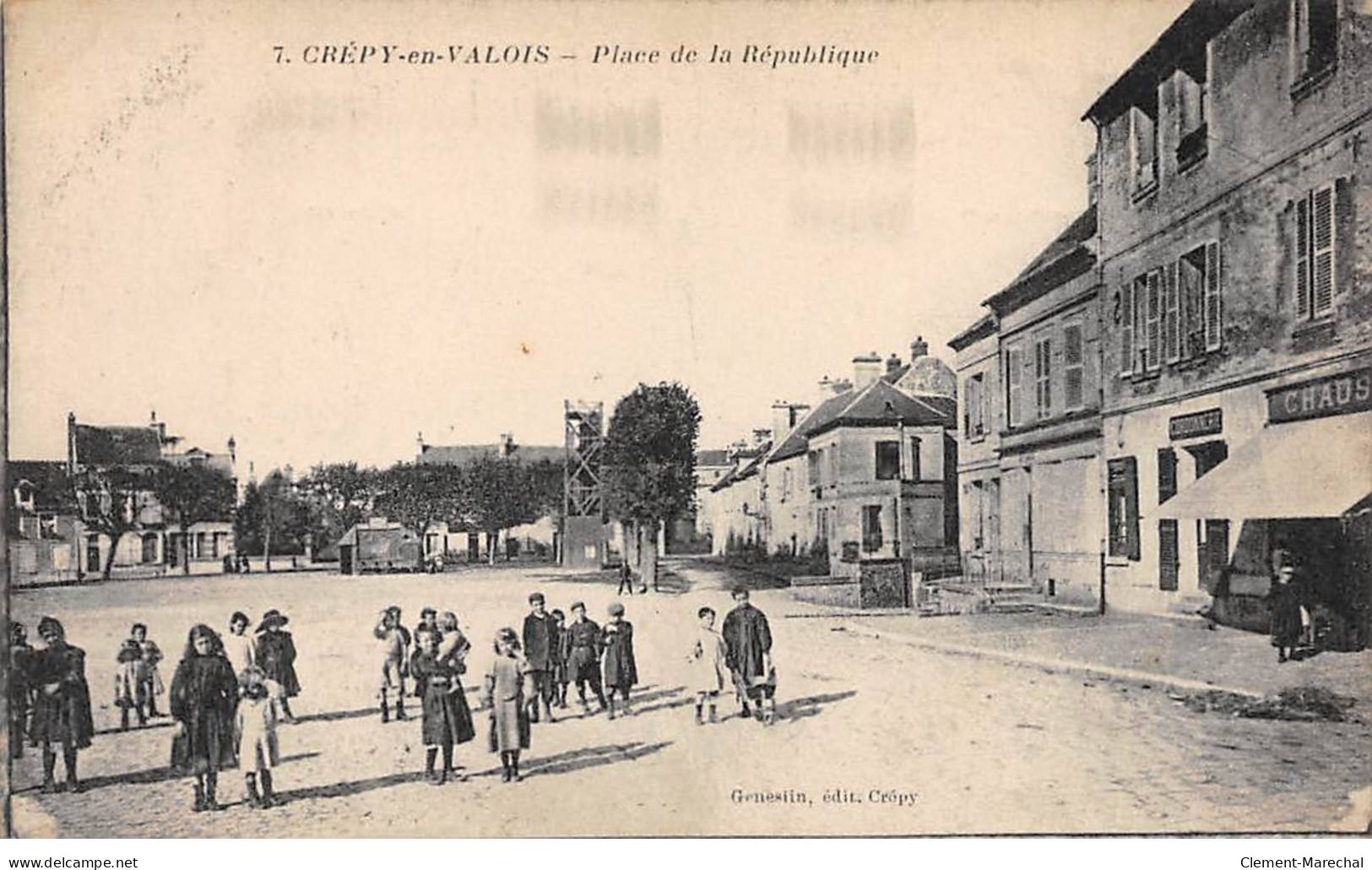CREPY EN VALOIS - Place De La République - Très Bon état - Crepy En Valois