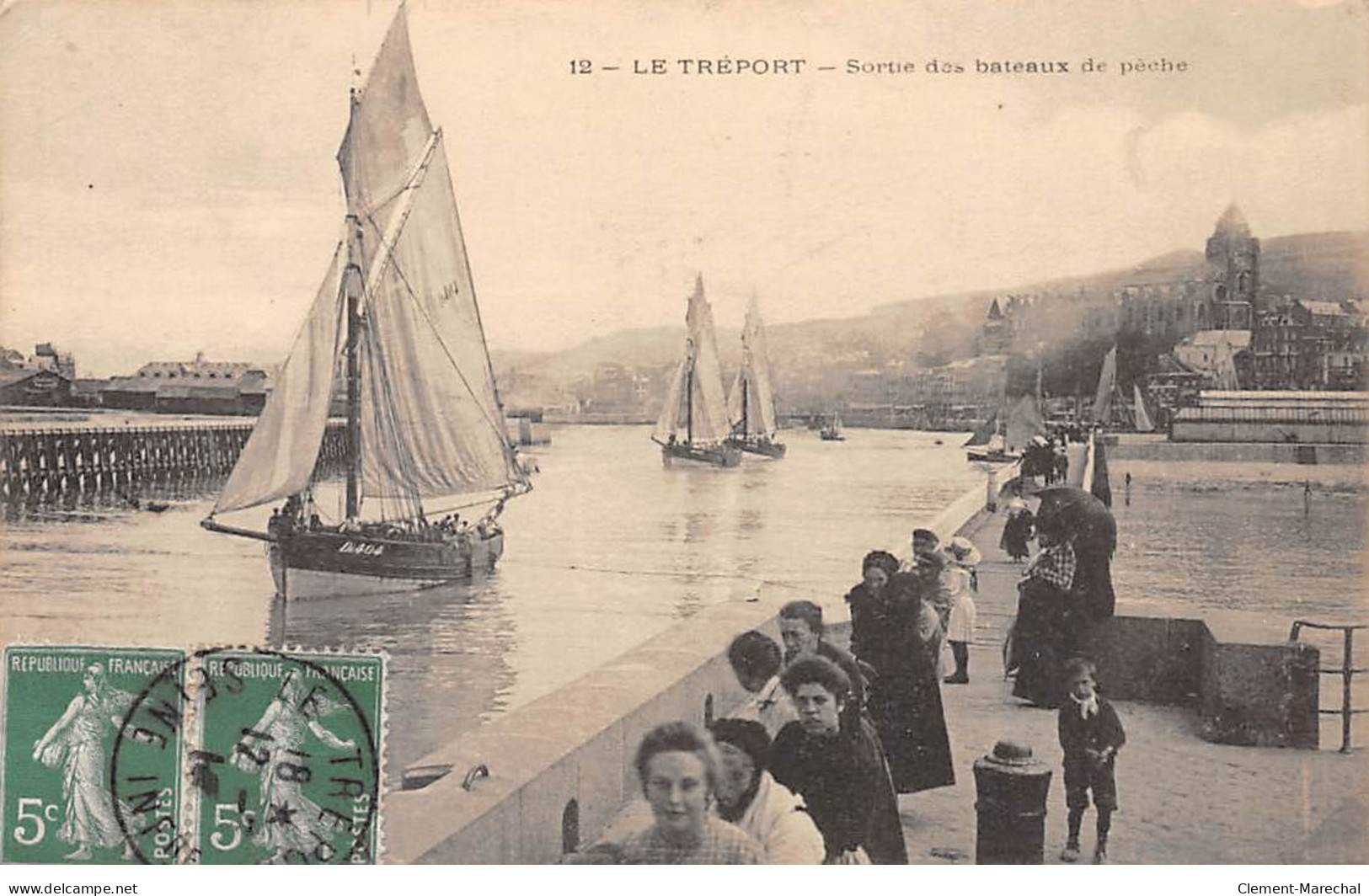 LE TREPORT - Sortie Des Bateaux De Pêche - Très Bon état - Le Treport