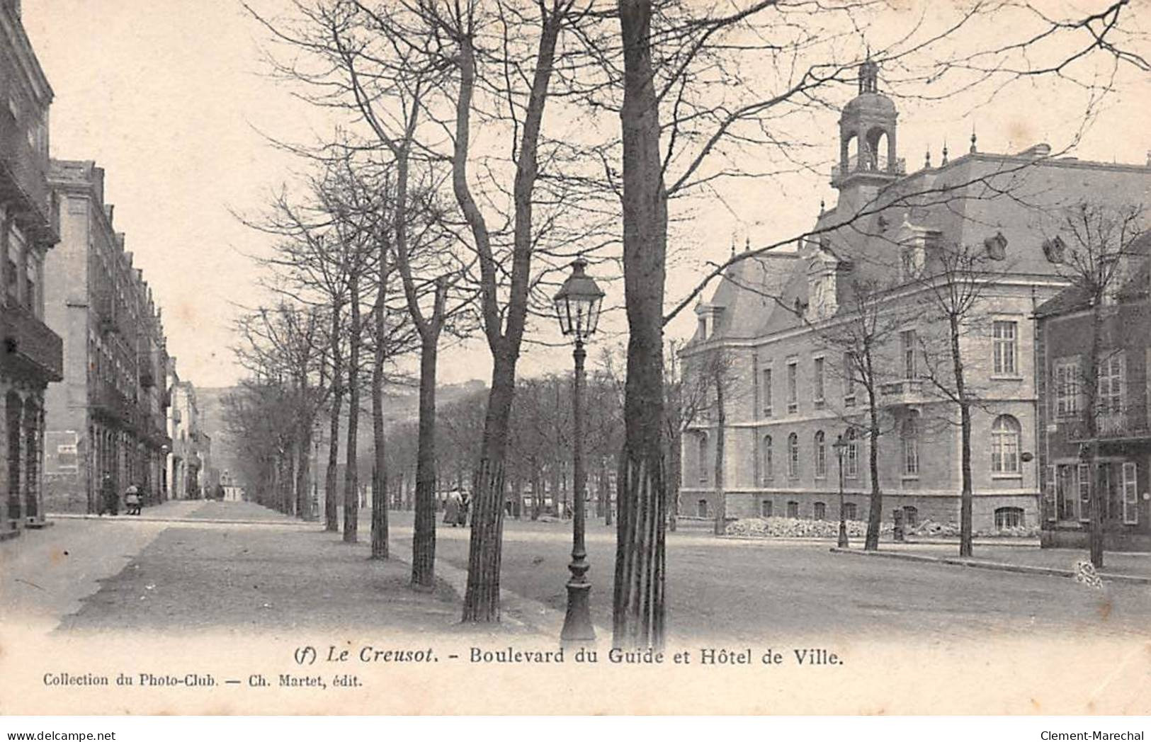 LE CREUSOT - Boulevard Du Guide Et Hôtel De Ville - état - Le Creusot