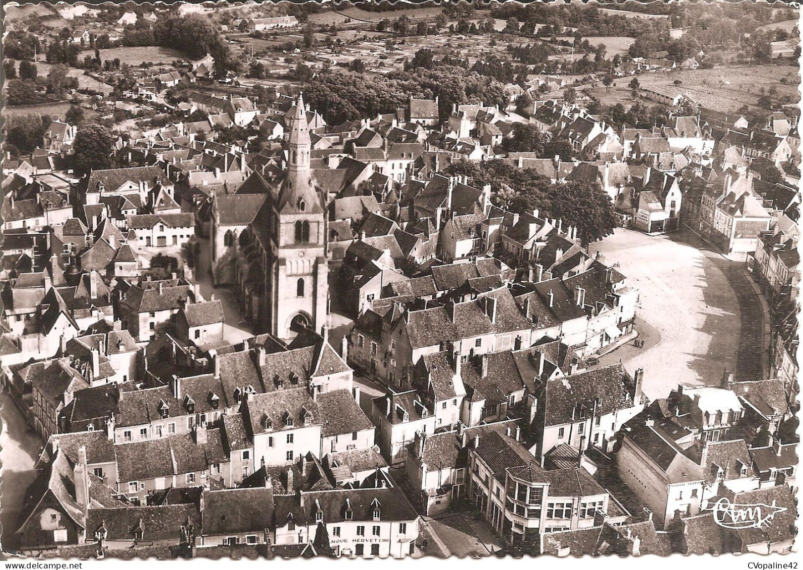 LA CHATRE (36) L'Eglise Saint-Germain Et La Place Du Marché - Vue Aérienne En 1955  CPSM GF - La Chatre