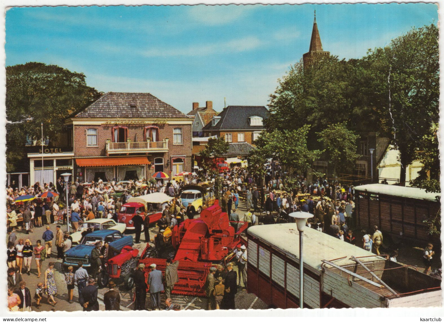 Texel: FORD TAUNUS P1, P3, TRACTOR, MASSEY- FERGUSON, 2x VW T1-PICKUP BUS, CATTLE-TRUCK - Schapenmarkt - (Holland) - Voitures De Tourisme