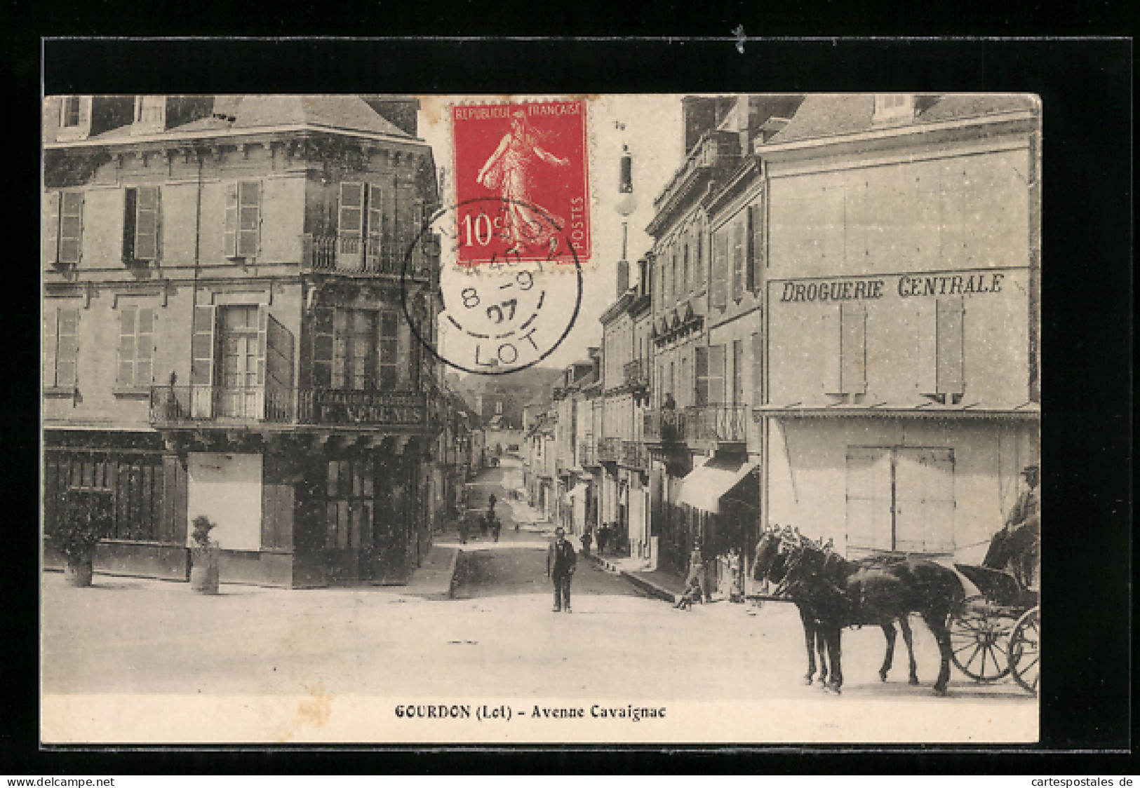 CPA Gourdon, Avenue Cavaignac, Droguerie Centrale  - Gourdon