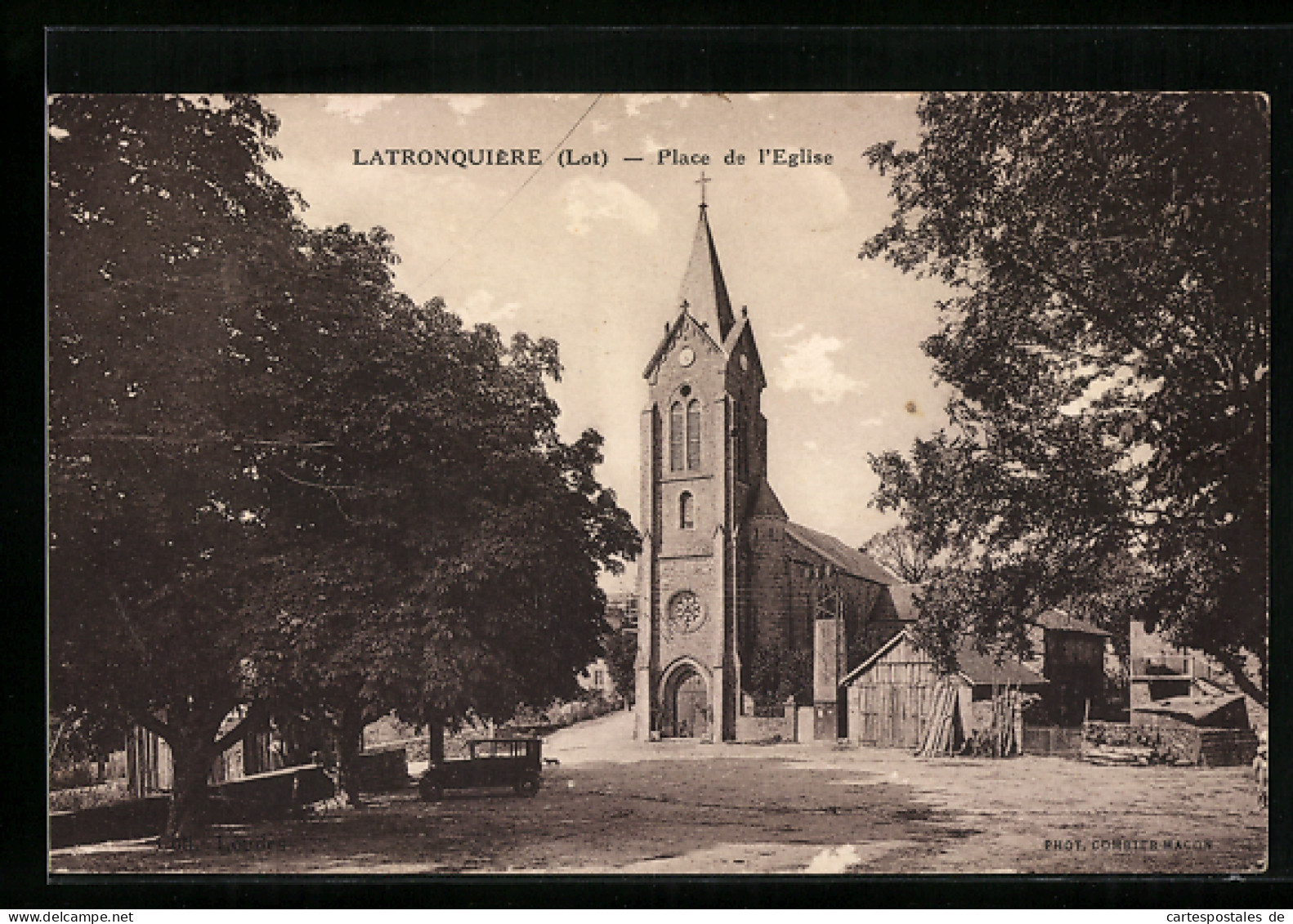 CPA Latronquière, Place De L`Eglise  - Autres & Non Classés