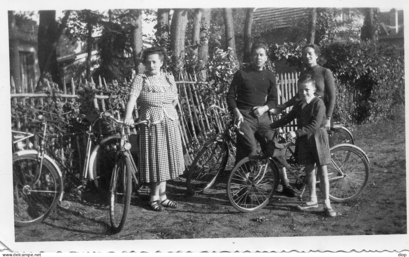 Photo Vintage Paris Snap Shop-famillebicyclette Bicycle SAINT JENEVIEVE DES BOIS - Other & Unclassified