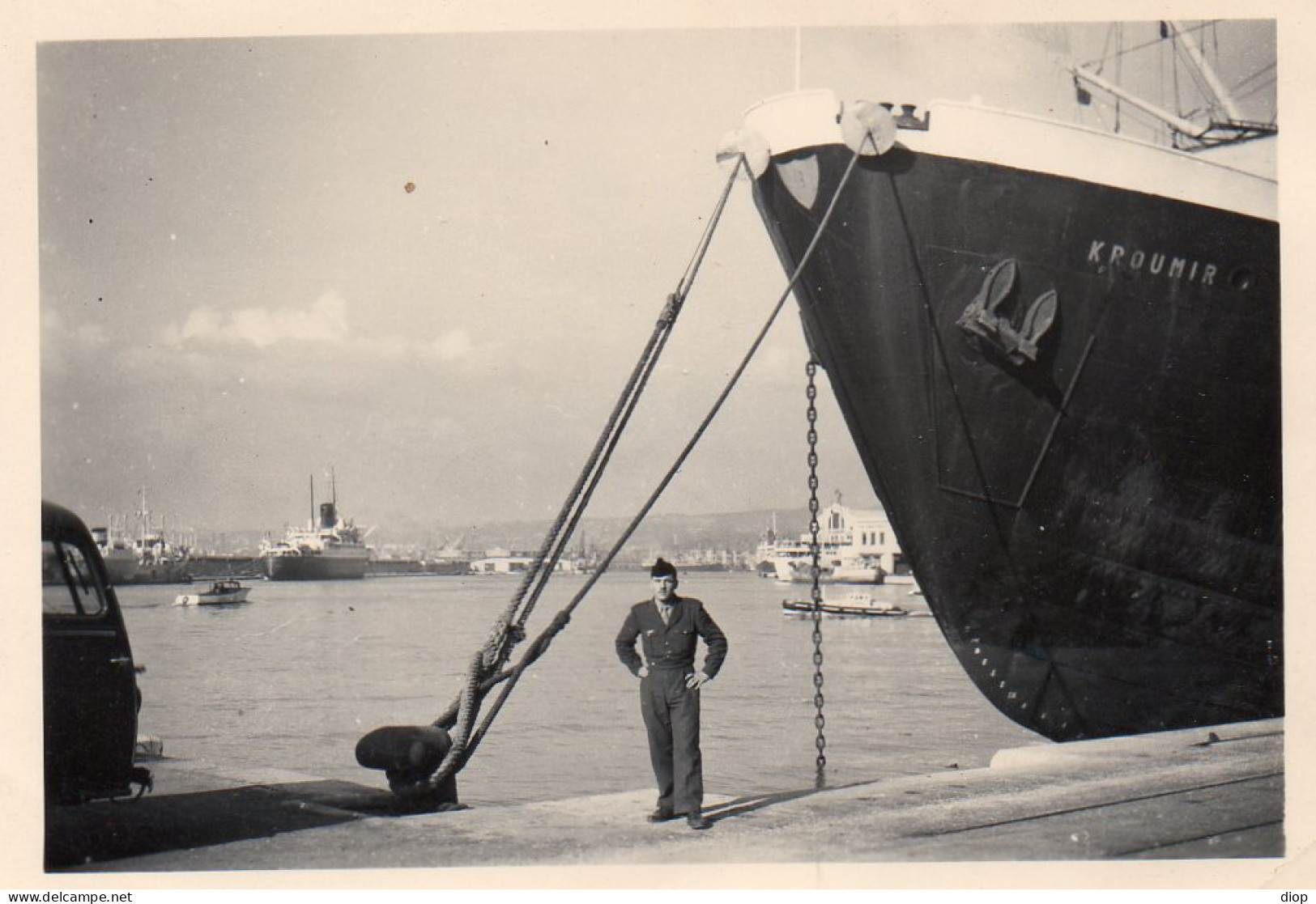 Photographie Photo Vintage Snapshot Homme Men Port Harbor Bateau Boat - Bateaux