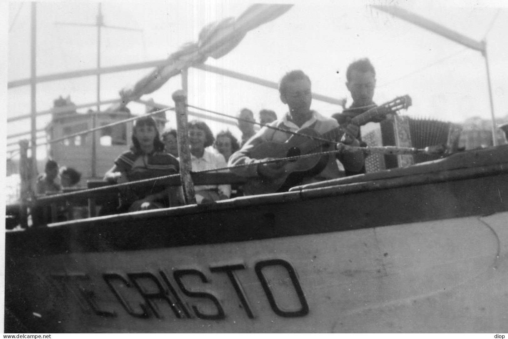 Photographie Photo Vintage Snapshot MARSEILLE Bateau Boat Touriste Tourist - Bateaux