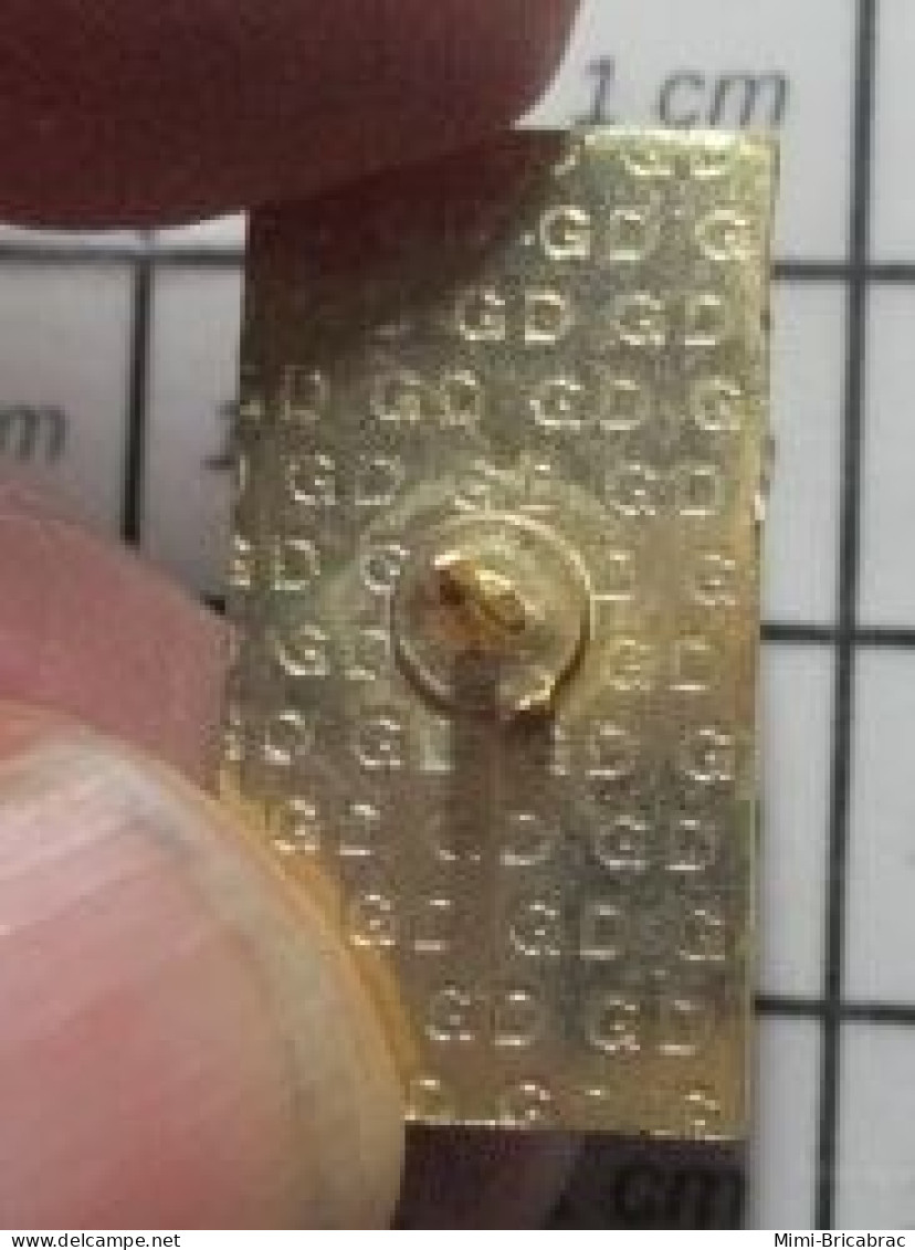 912c Pin's Pins : BEAU ET RARE : ANIMAUX / OISEAU HERON Petit Patapon ? - Other & Unclassified