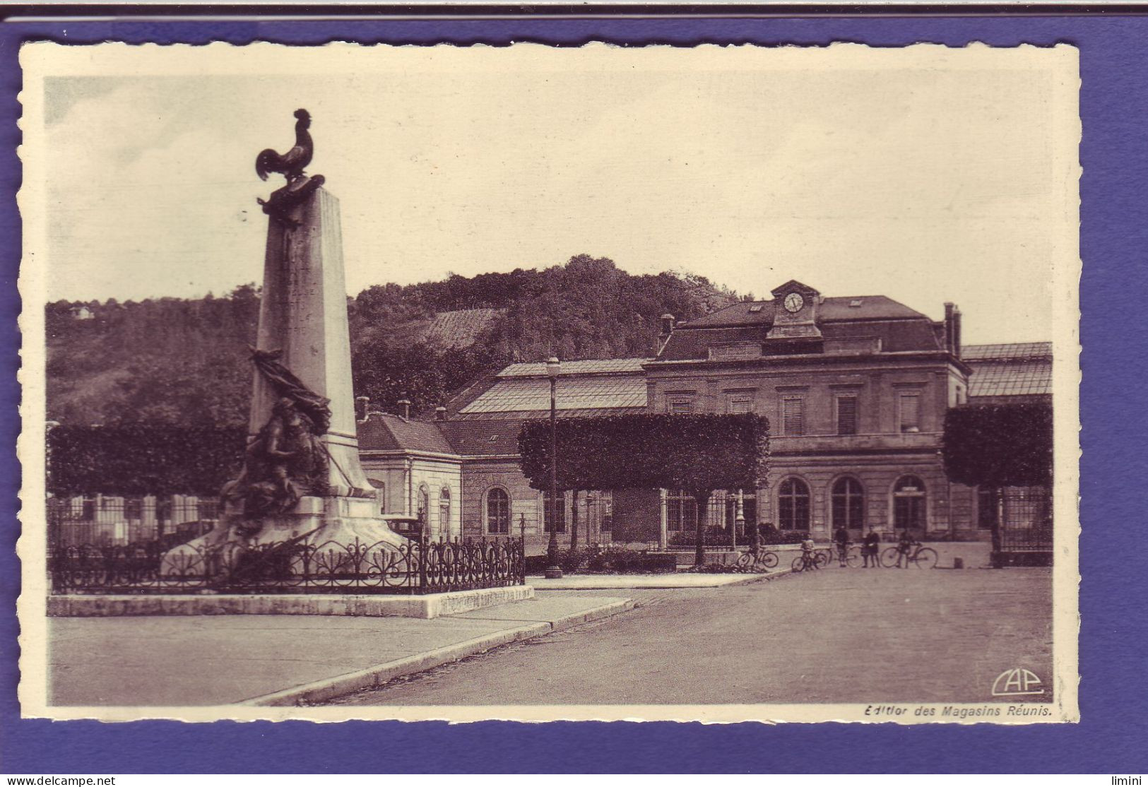 55 - BAR Le DUC -GARE Et MONUMENT De 1870 - ANIMÉE - - Bar Le Duc