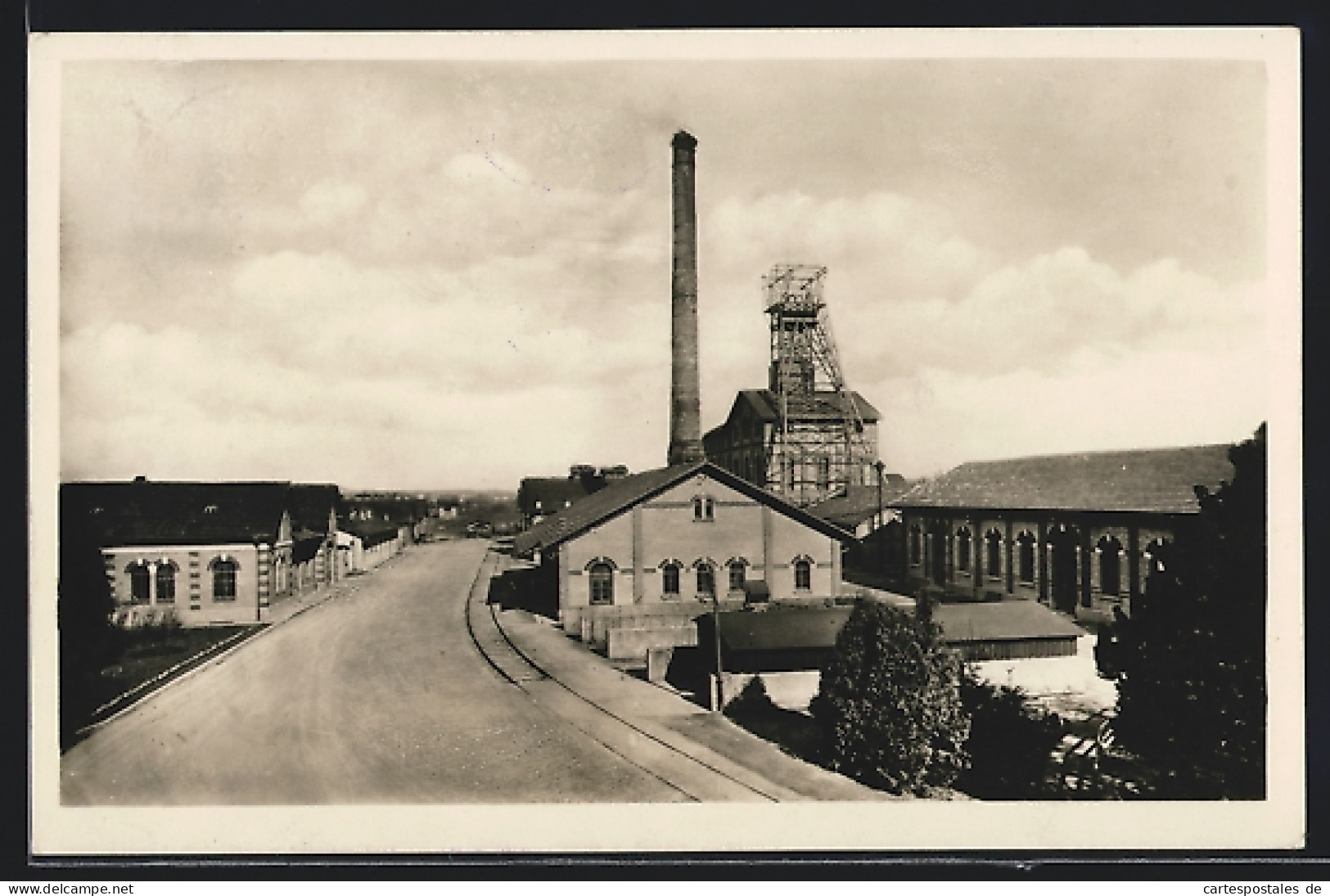 AK Bad Friedrichshall, Steinsalzwerk Kochendorf, Schacht König Wilhelm II., Gesamtansicht, Salzbergwerk  - Mijnen