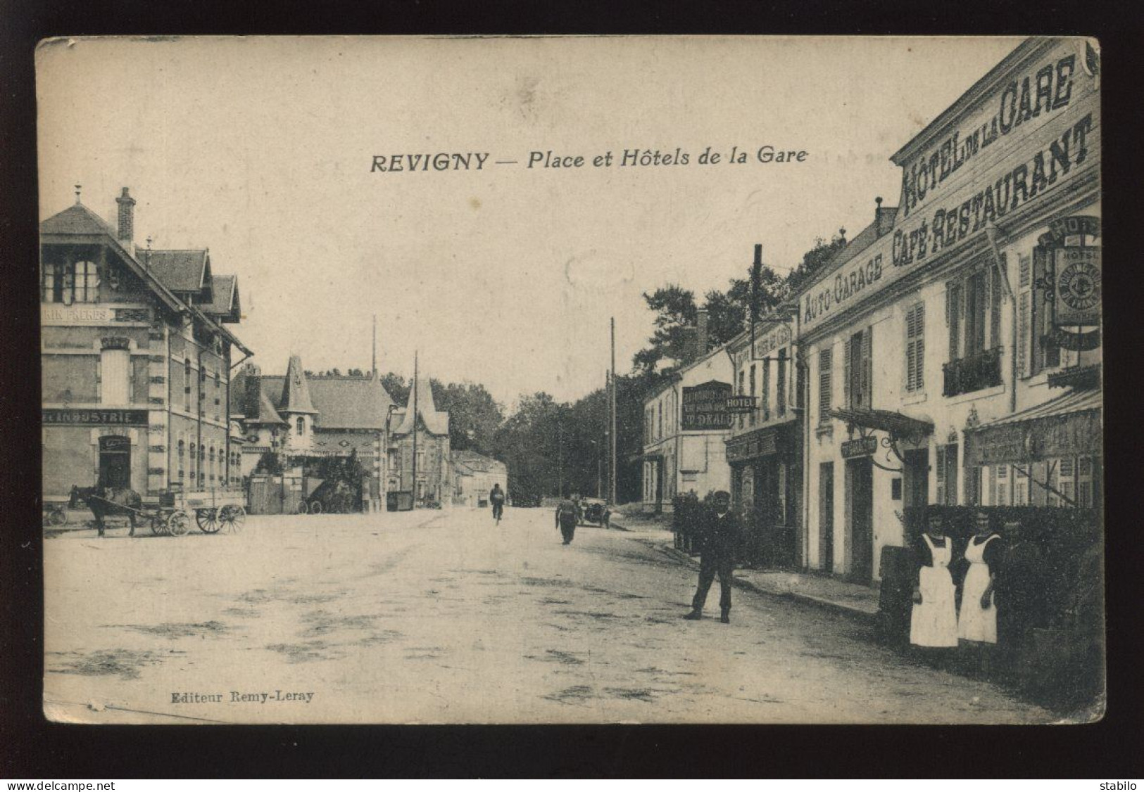 55 - REVIGNY-SUR-ORNAIN - PLACE ET HOTEL DE LA GARE - EDITEUR REMY-LERAY - Revigny Sur Ornain