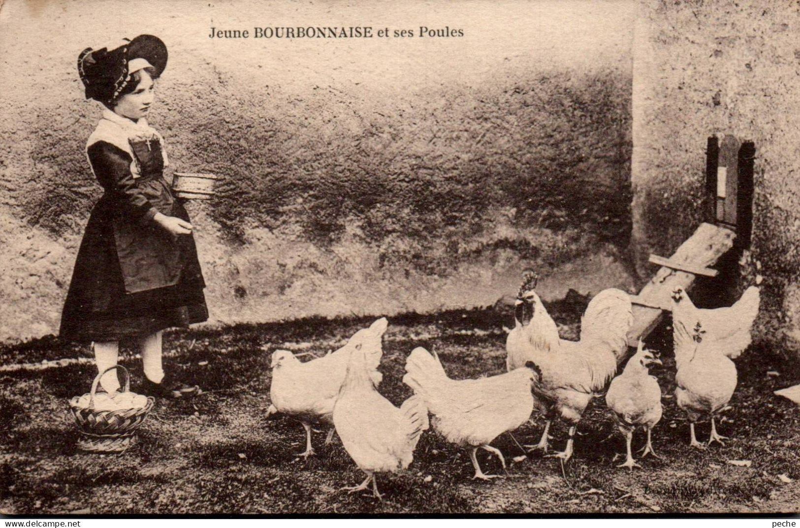 N°2763 W -cpa Jeune Bourbonnaise Et Ses Poules - Elevage