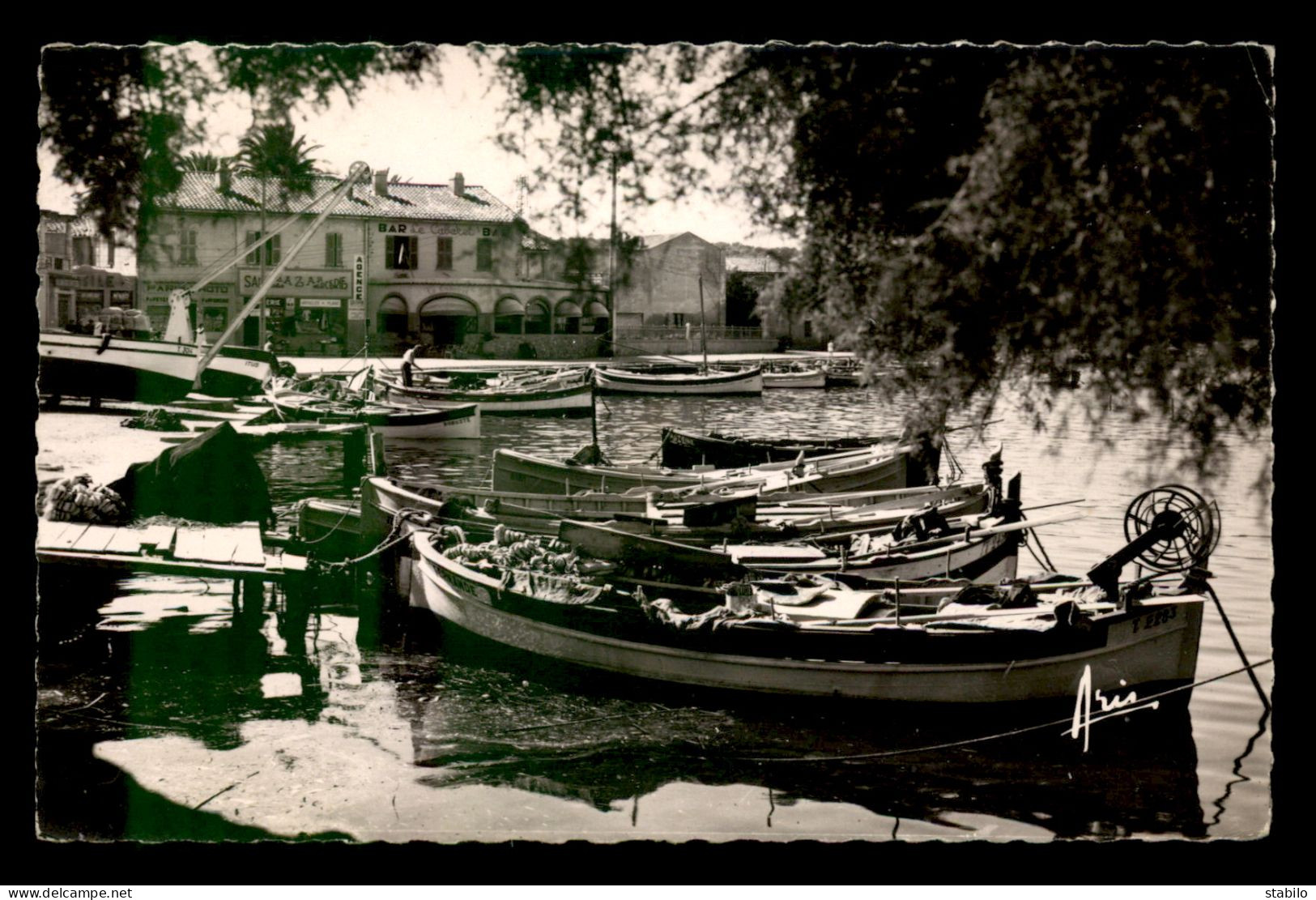 83 - SIX-FOURS-LES-PLAGES - LE BRUSC - BAR LE CABARET, AU PORT - Six-Fours-les-Plages