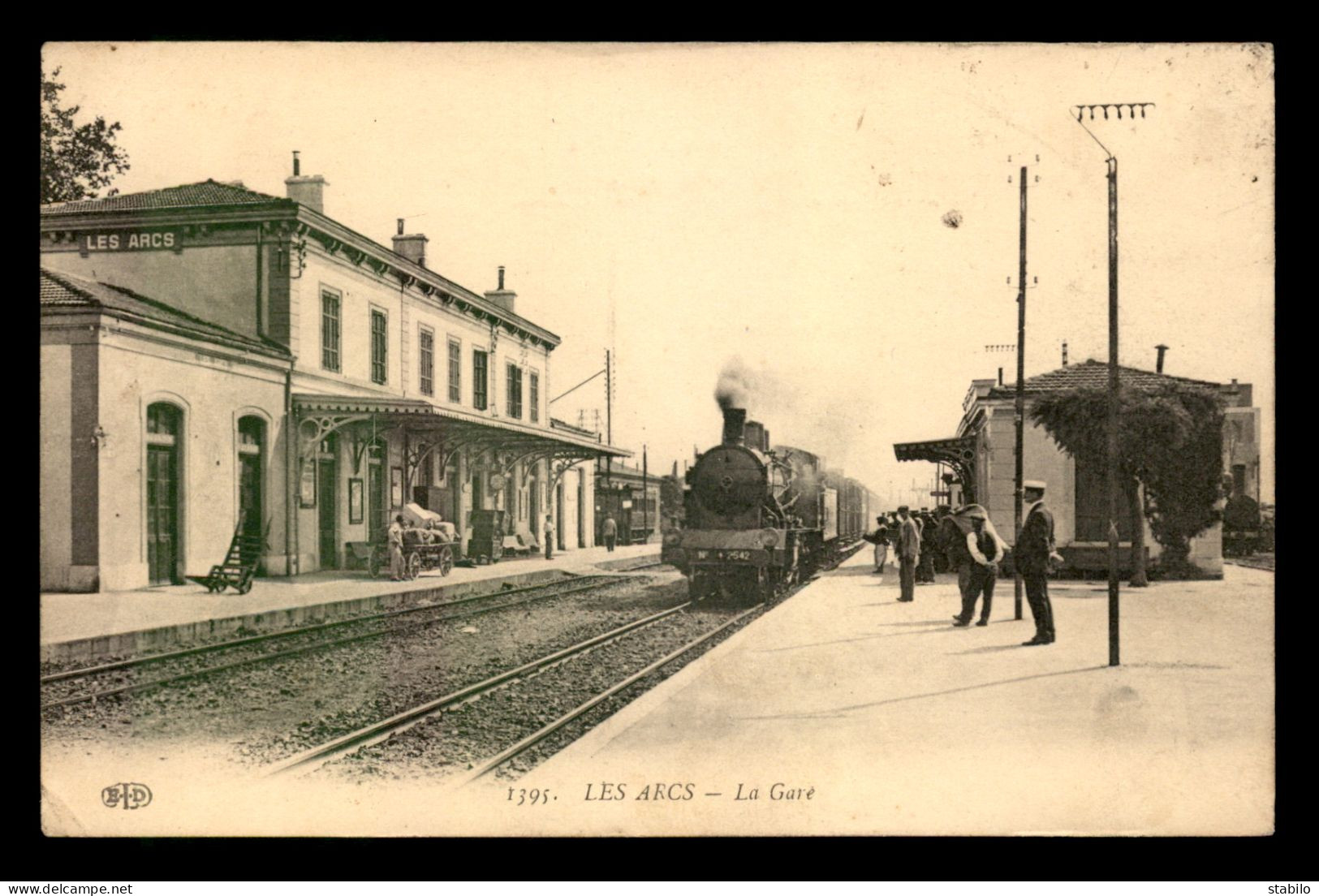 83 - LES ARCS - TRAIN EN GARE DE CHEMIN DE FER - Les Arcs