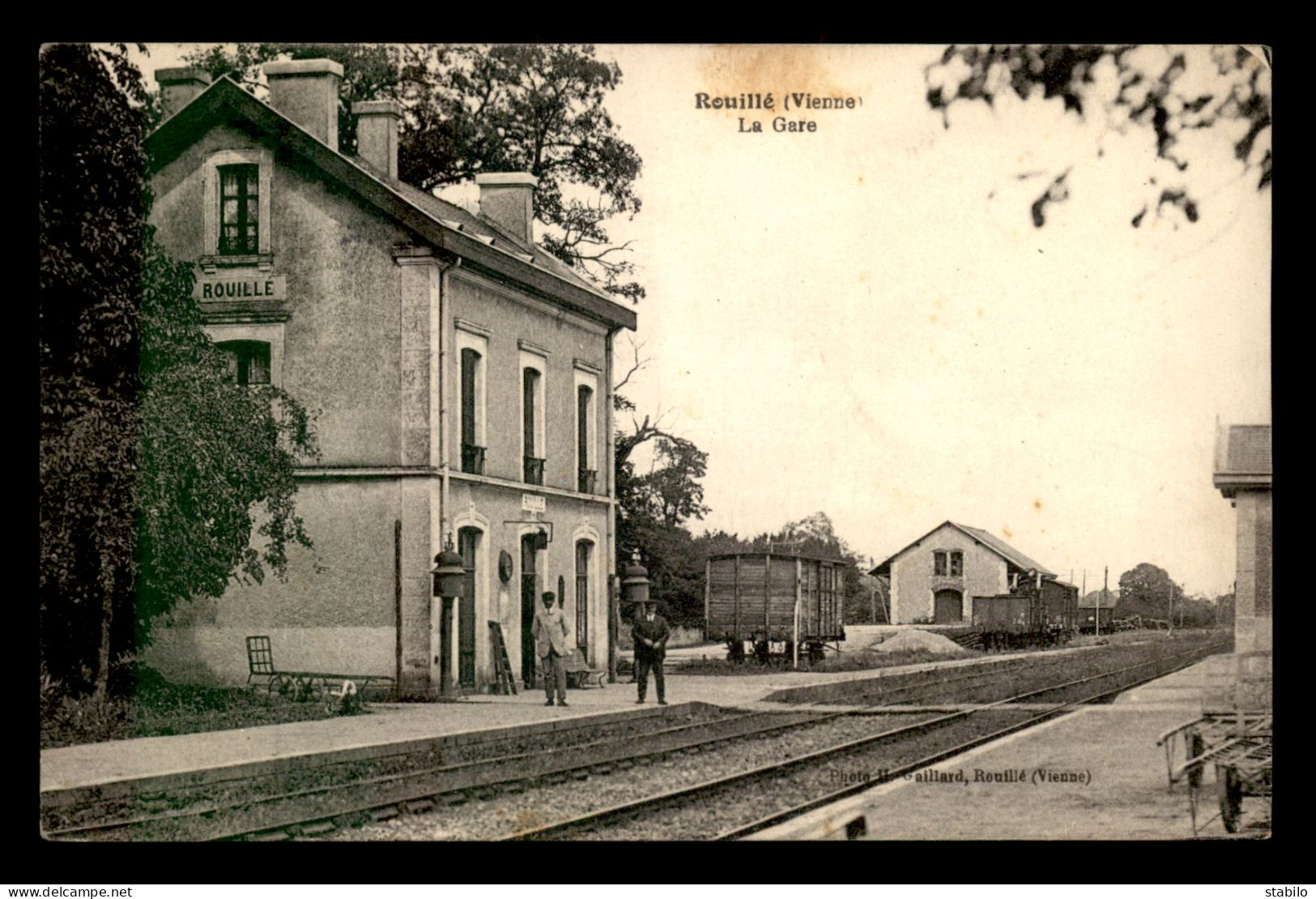 86 - ROUILLE - LES QUAIS DE LA GARE DE CHEMIN DE FER - Other & Unclassified