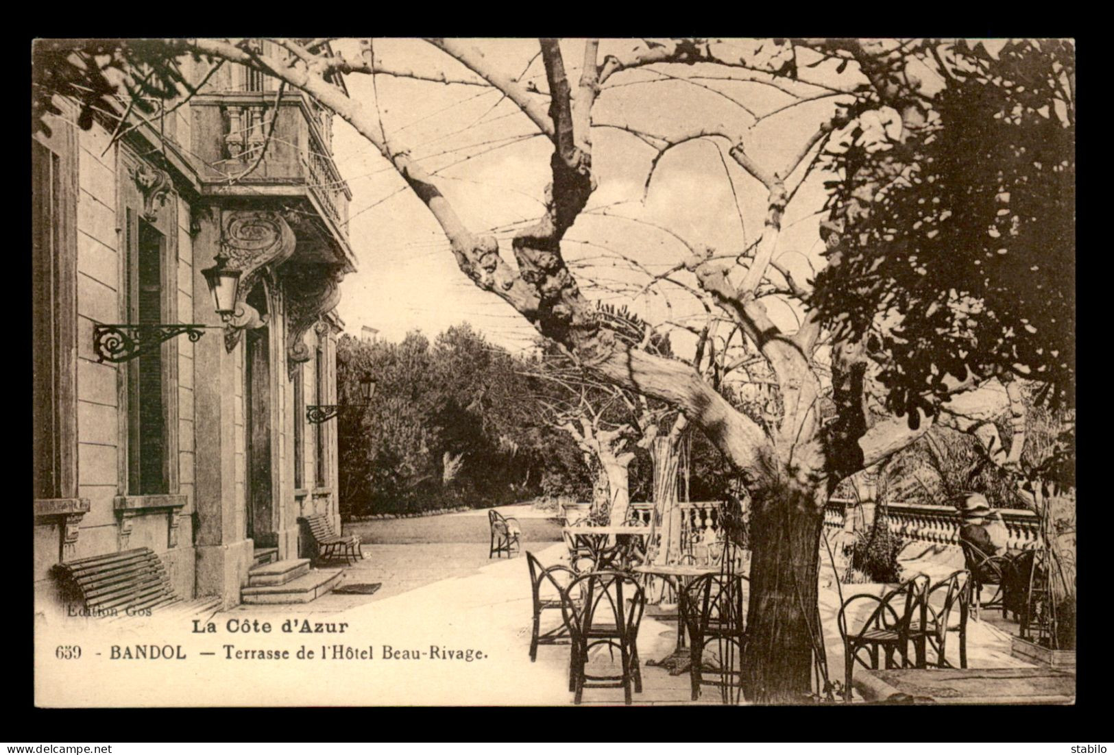 83 - BANDOL - TERRASSE DE L'HOTEL BEAU-RIVAGE - CHAISES THONET ? - Bandol