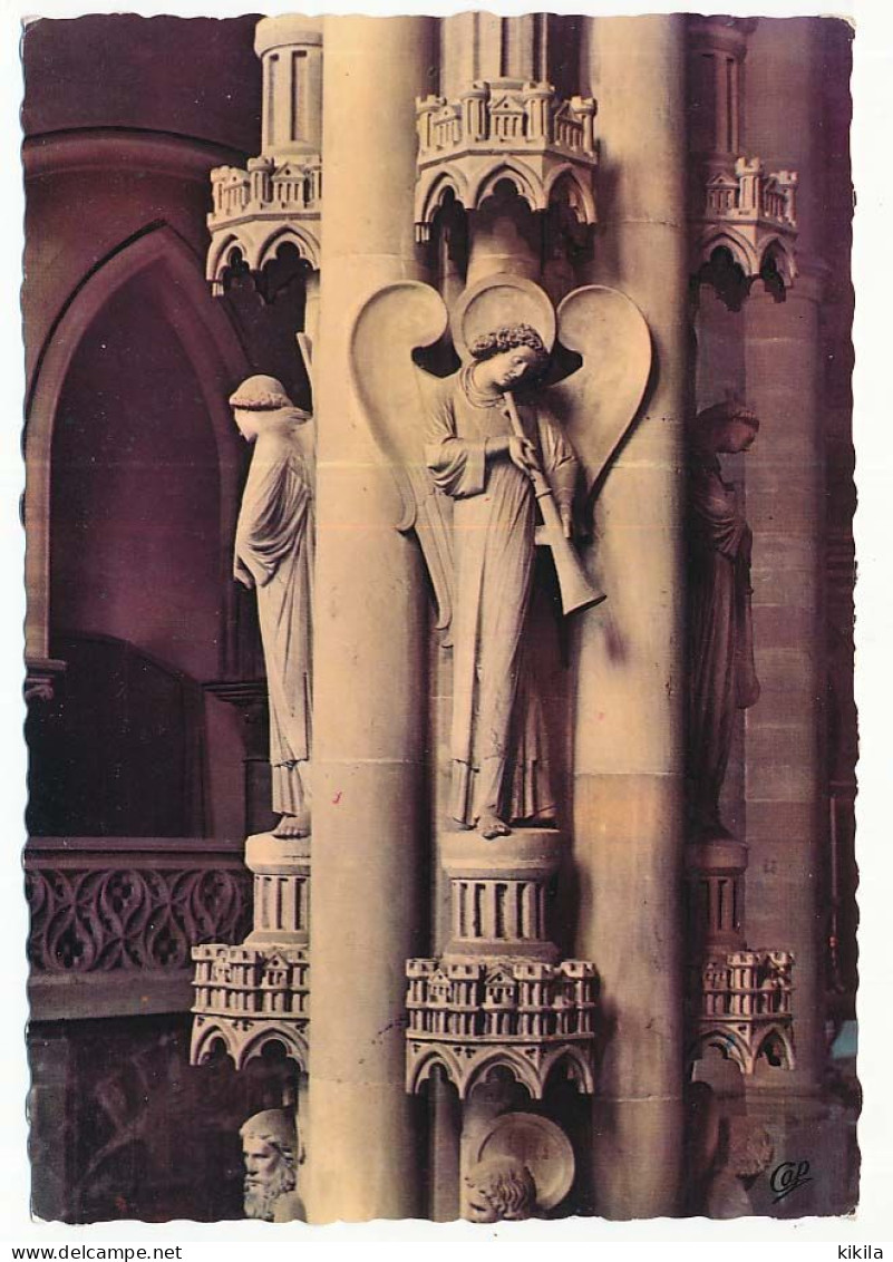 CPSM Dentelée 10.5 X 15 Bas Rhin STRASBOURG La Cathédrale  Le Pilier Des Anges  L'Ange à La Trompette - Strasbourg