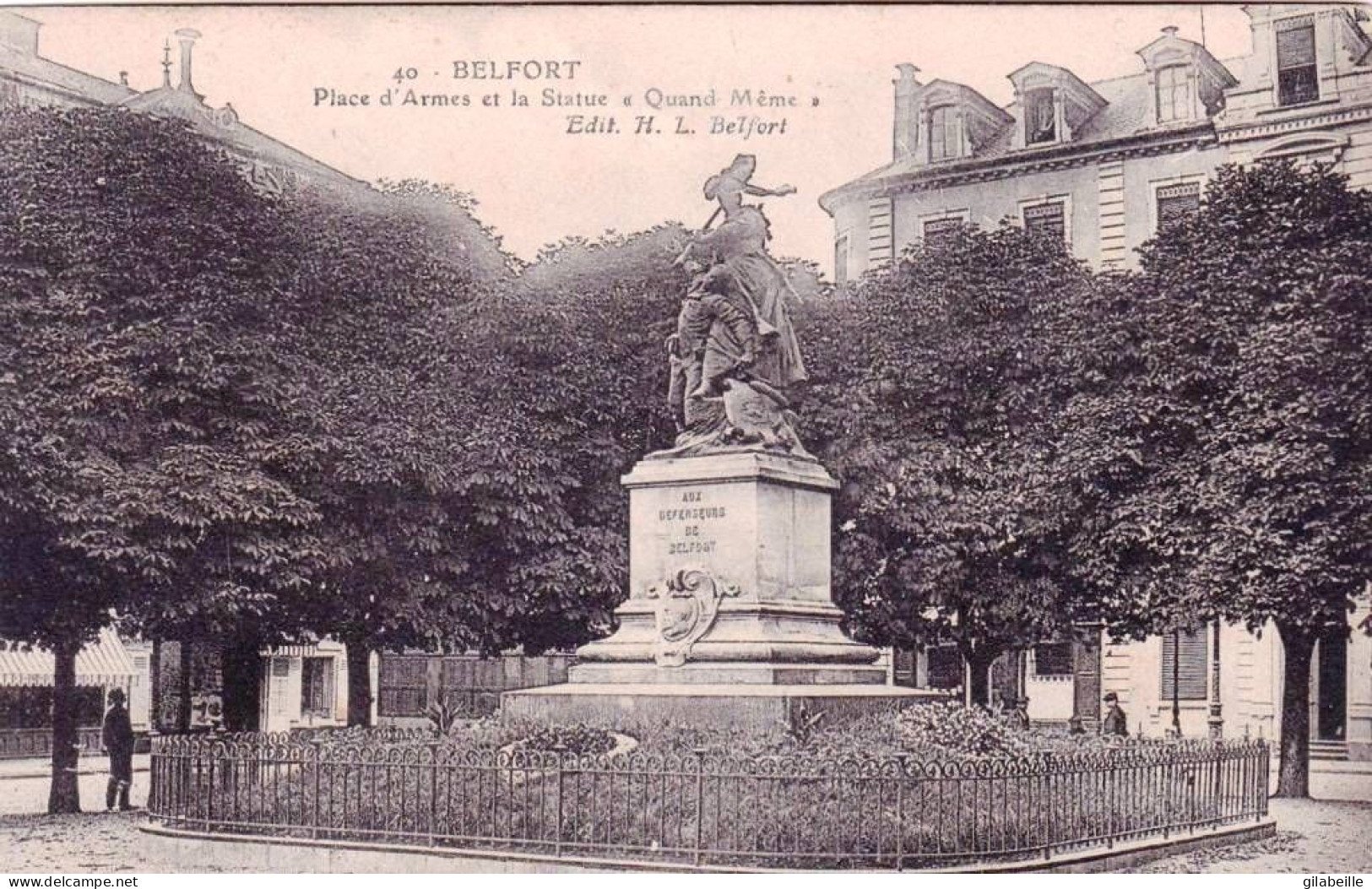 90 -  BELFORT - Place D Armes Et La Statue " Quand Meme " - Belfort - Ville