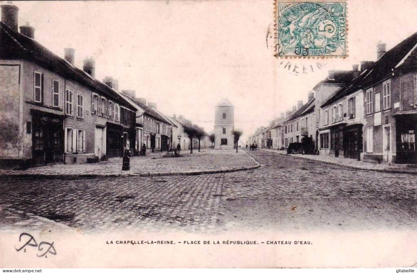 77 - Seine Et Marne -  LA CHAPELLE La REINE -  Place De La Republique Et Le  Chateau D Eau - La Chapelle La Reine