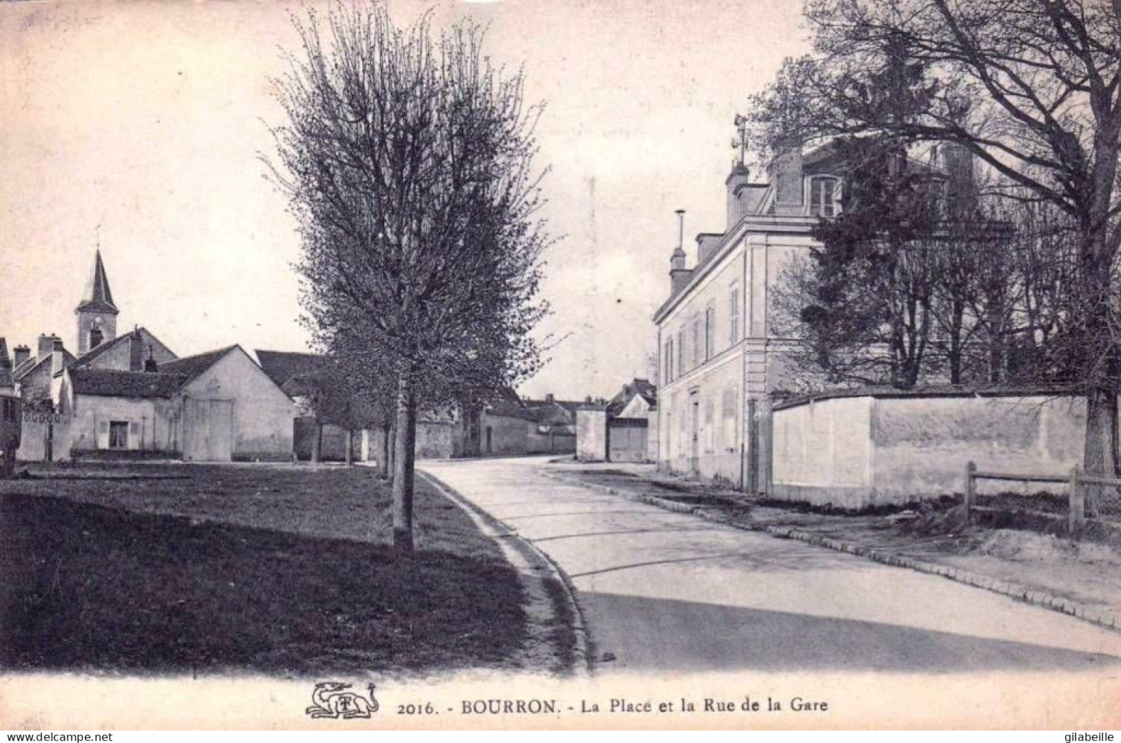 77 - Seine Et Marne -  BOURRON - MARLOTTE - La Place Et La Rue De La Gare - Other & Unclassified