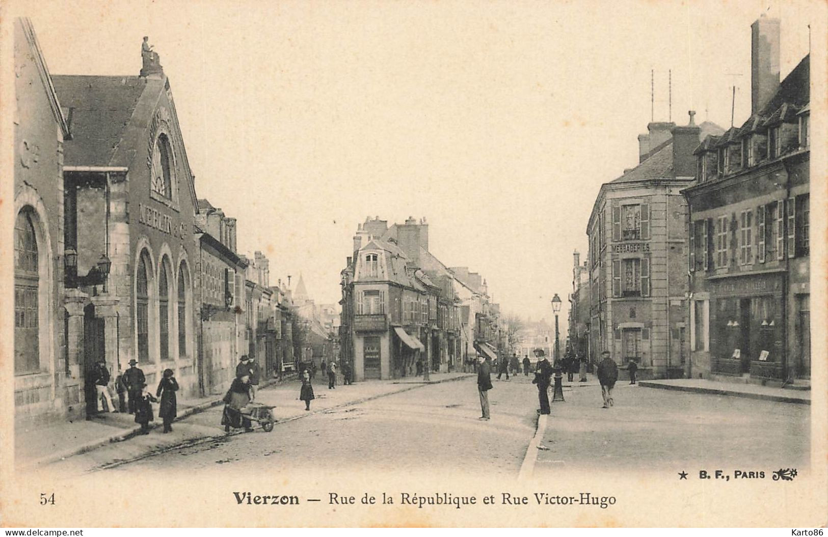Vierzon * Rue De La République Et Rue Victor Hugo * MERLIN Et Compagnie * Hôtel - Vierzon
