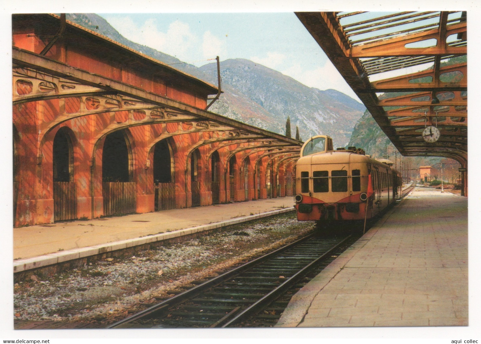 LA GARE DE BREIL-SUR-ROYA EN 1962 - L'AUTORAIL S'APPRÊTE À PARTIR VERS NICE - Eisenbahnen