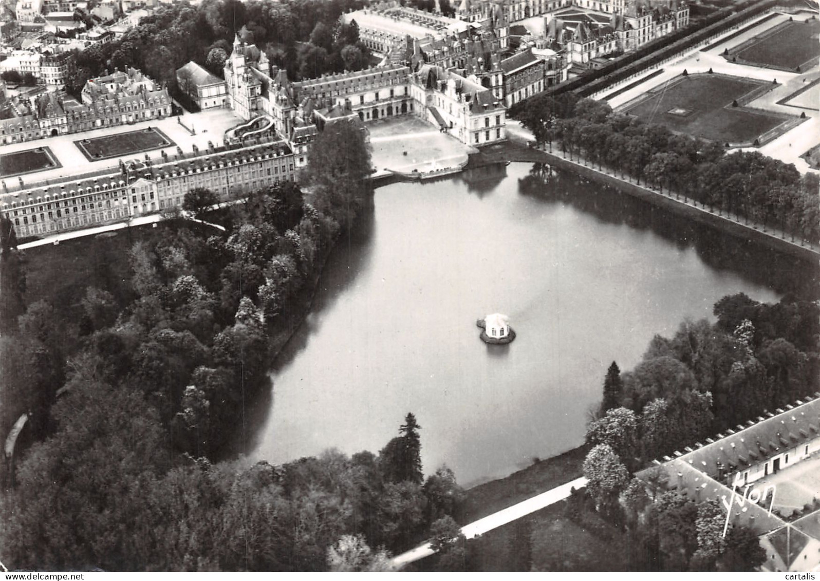 77-FONTAINEBLEAU-N°4216-B/0337 - Fontainebleau