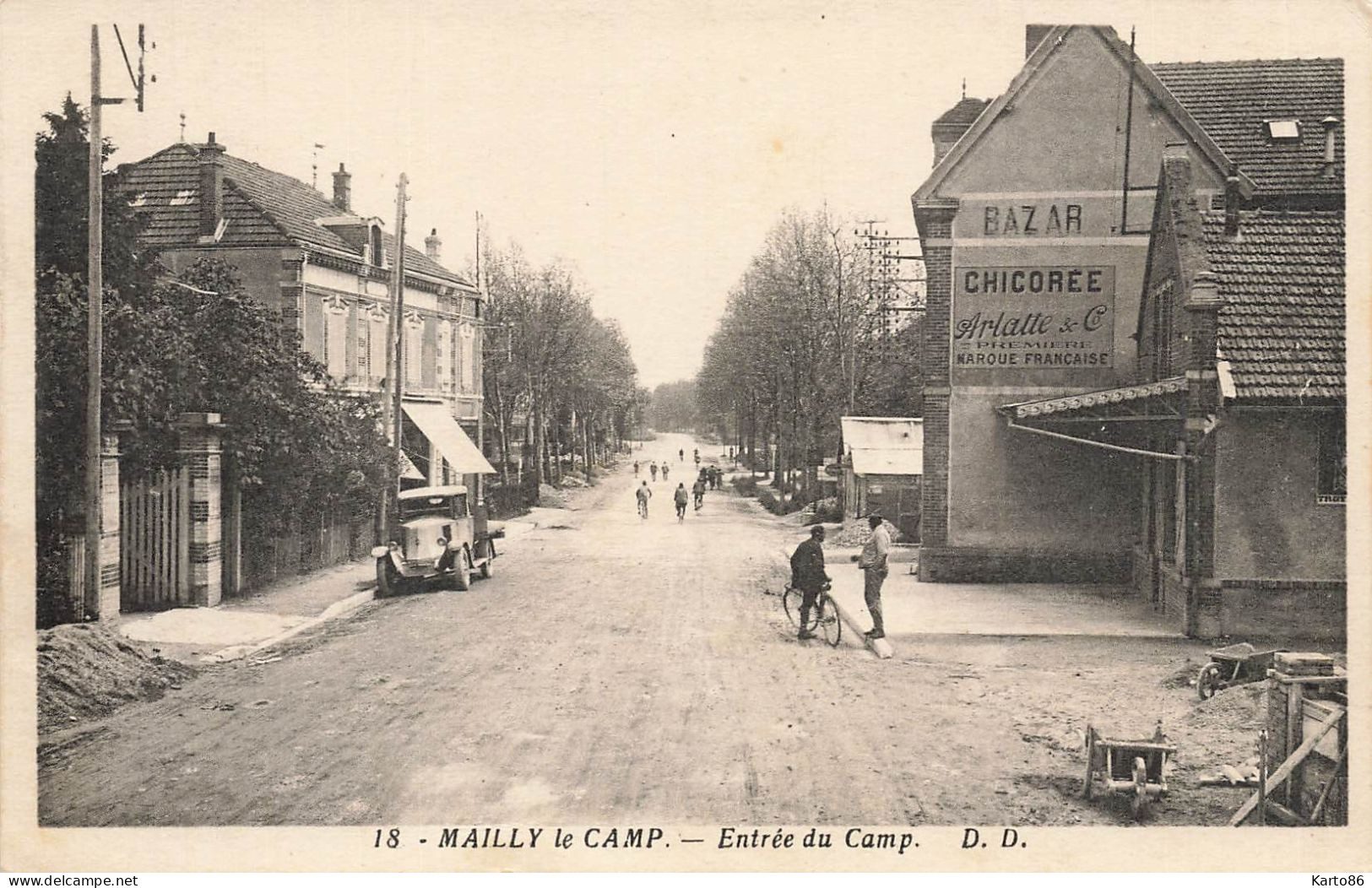 Mailly Le Camp * Route , Entrée Du Camp Militaire * Automobile Voiture Ancienne - Mailly-le-Camp