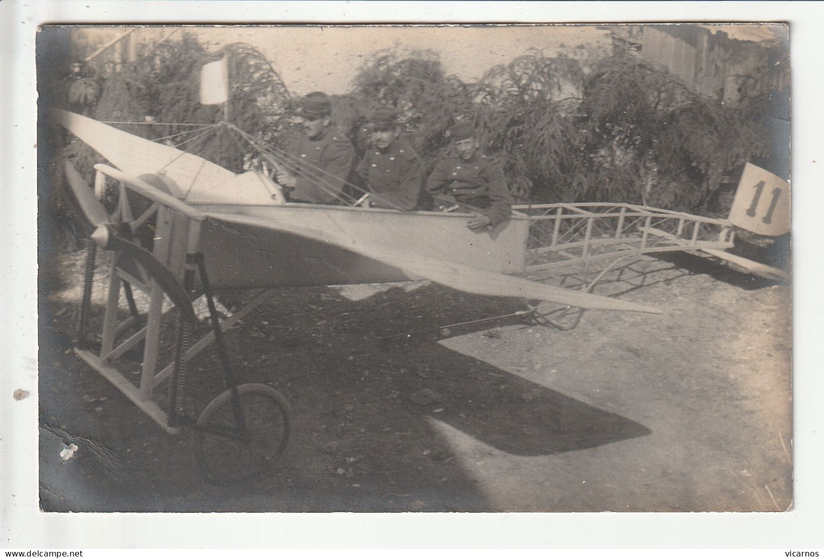 CARTE PHOTO D'un Monoplan Avec Des Militaires A Bord - ....-1914: Précurseurs