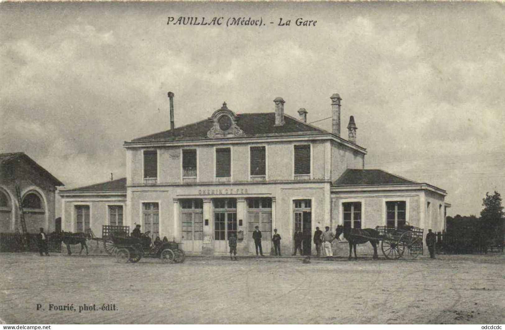 PAUILLAC (Medoc ) La Gare Animée Attelages Voiture RV - Pauillac