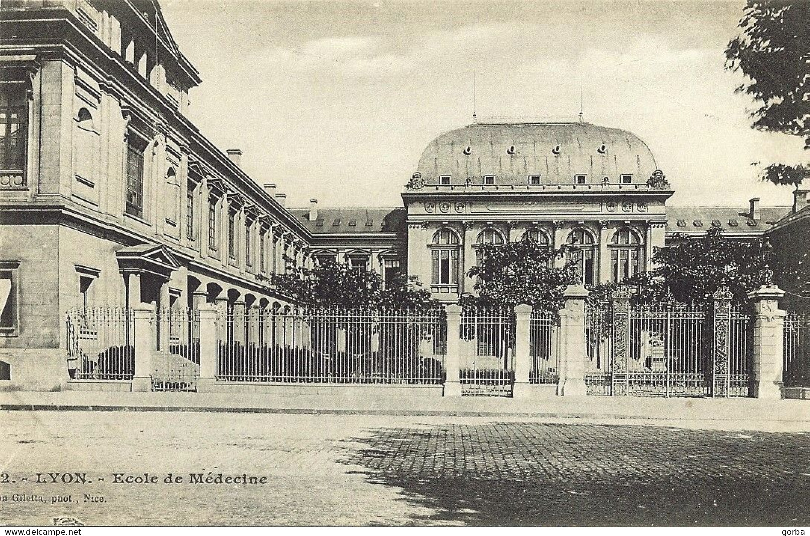 *CPA - 69 - LYON - 8ème - Ecole De Médecine (aujourdhui Université) - Lyon 8