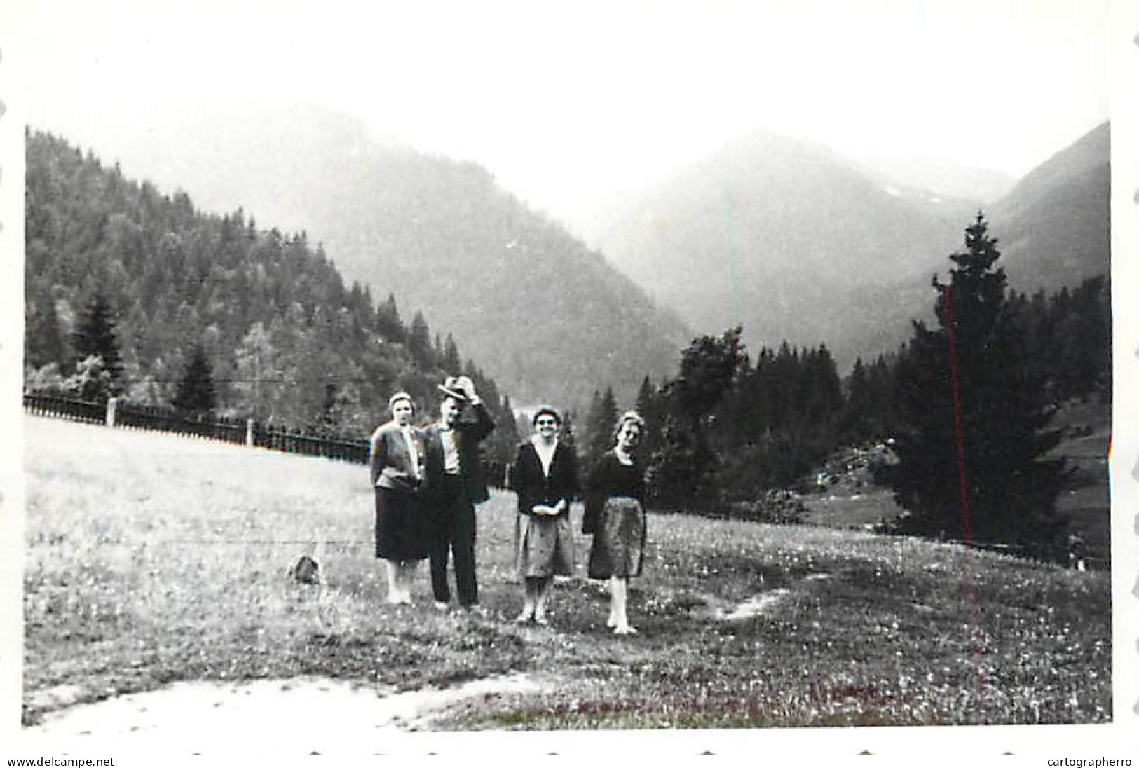 Anonymous Persons Souvenir Photo Social History Format Ca. 6 X 9 Cm Family Mountain Hike - Anonymous Persons