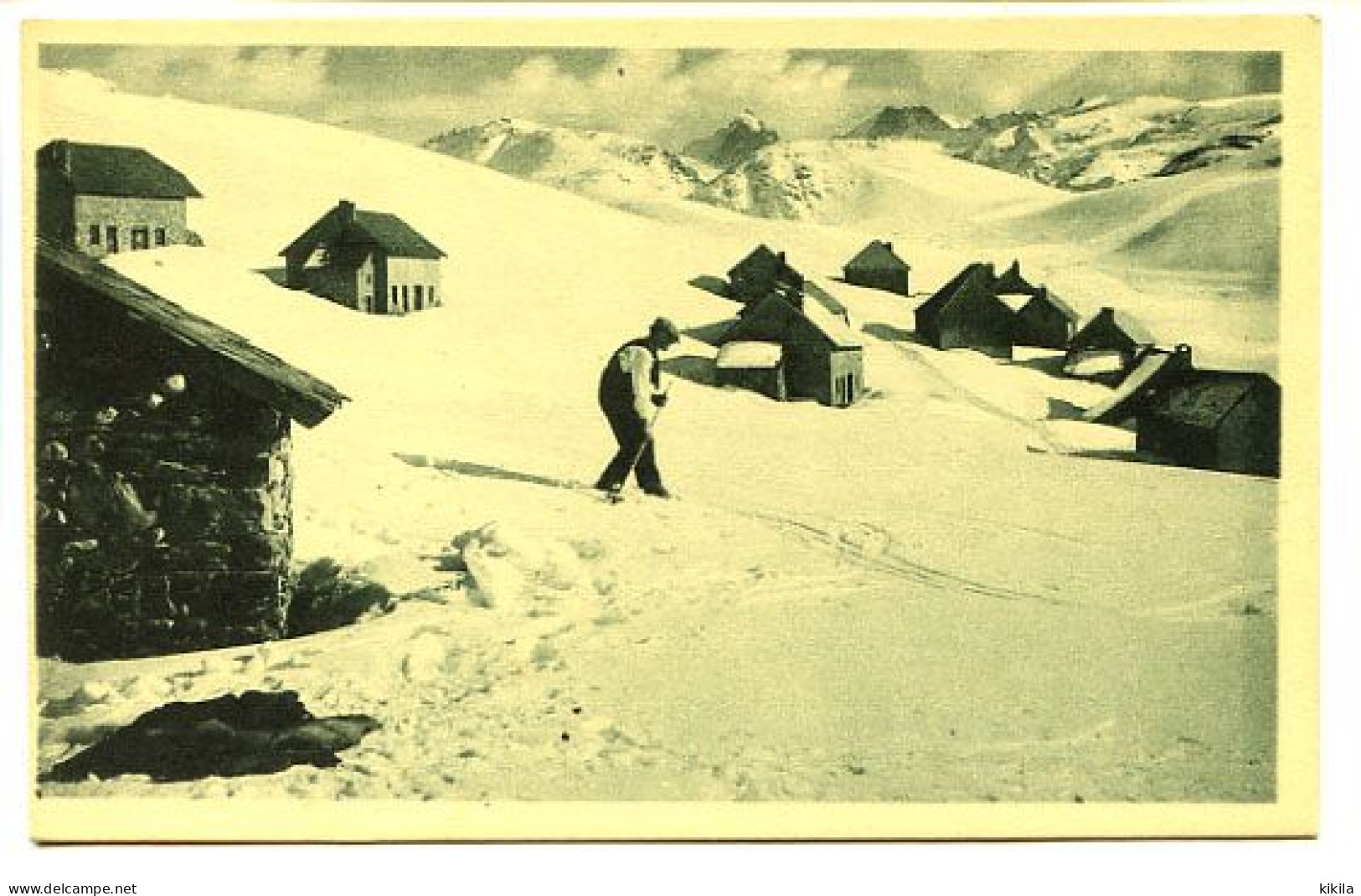 CPSM 9 X 14 Isère Environs D'Huez-en-Oisans L'ALPE D'HUEZ  1800m  En Hiver Au Loin La Meije - Other & Unclassified