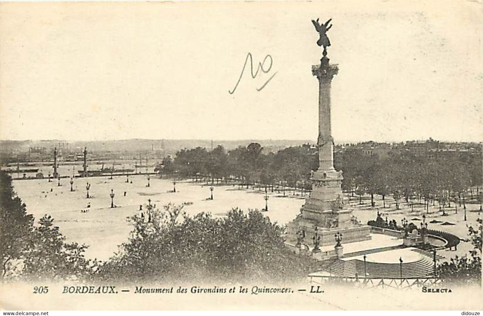 33 - Bordeaux - Monument Des Girondins Et Les Quinconces - CPA - Voir Scans Recto-Verso - Bordeaux