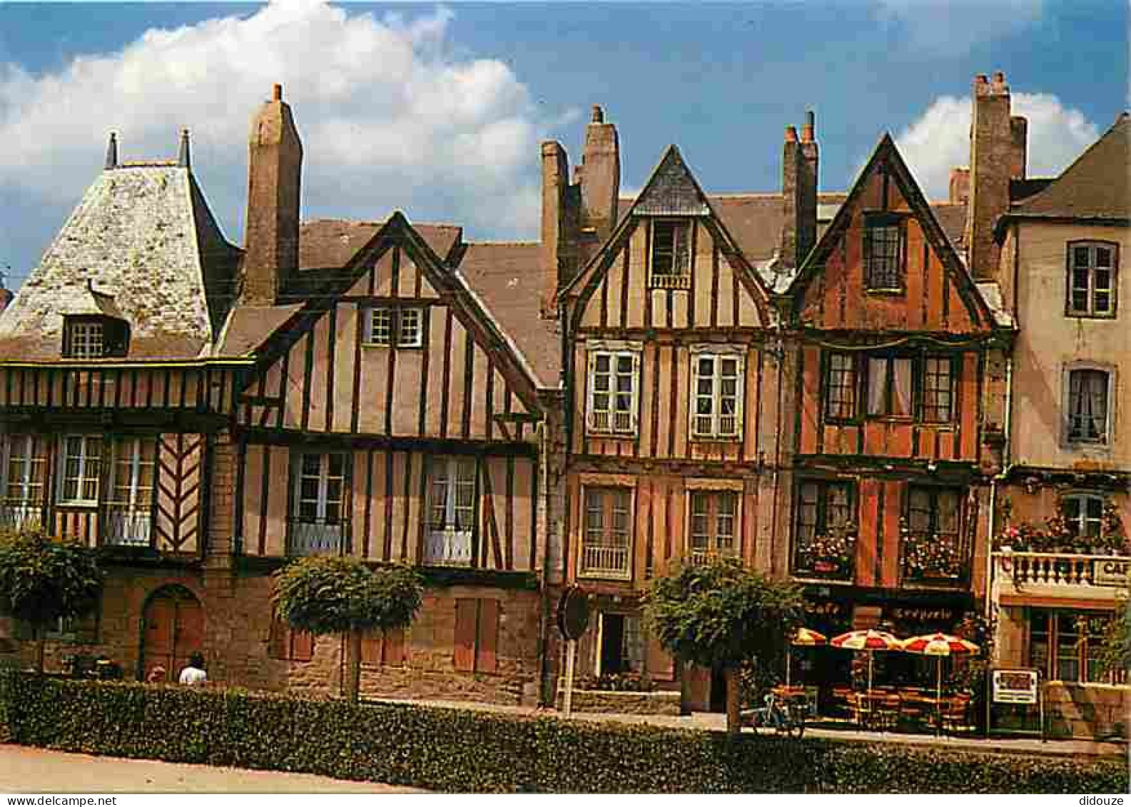 56 - Vannes - Vieilles Maisons à Colombages - Parasols - CPM - Voir Scans Recto-Verso - Vannes