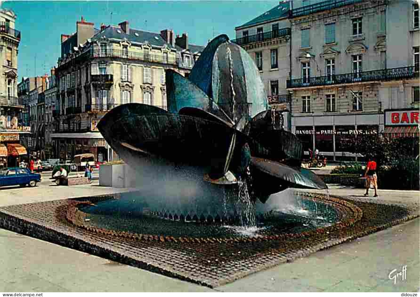 49 - Angers - La Place Du Ralliement - Sculpture La Rose Du Ralliement - Automobiles - CPM - Voir Scans Recto-Verso - Angers