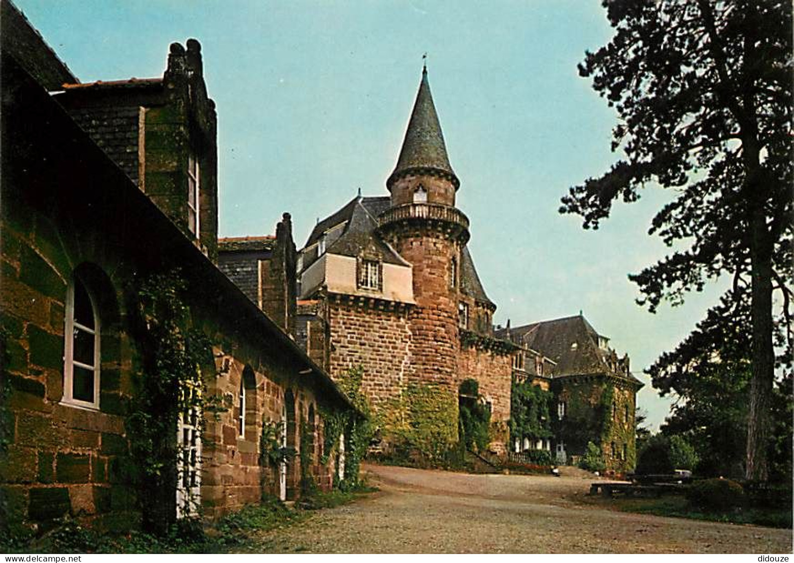 19 - Varetz - Château De Castel Novel - CPM - Voir Scans Recto-Verso - Autres & Non Classés