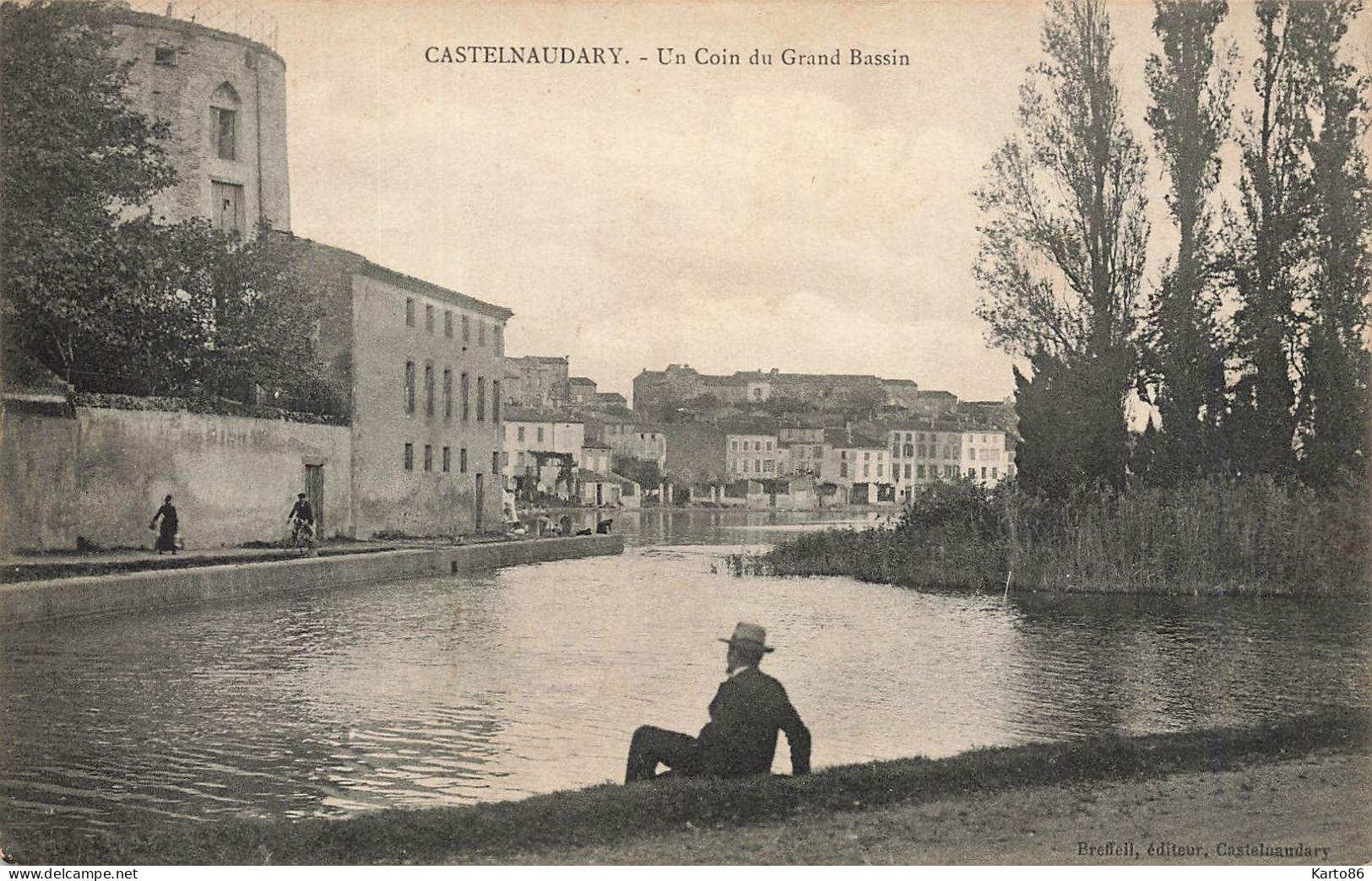 Castelnaudary * Un Coin Du Grand Bassin Et Vue Sur La Ville - Castelnaudary