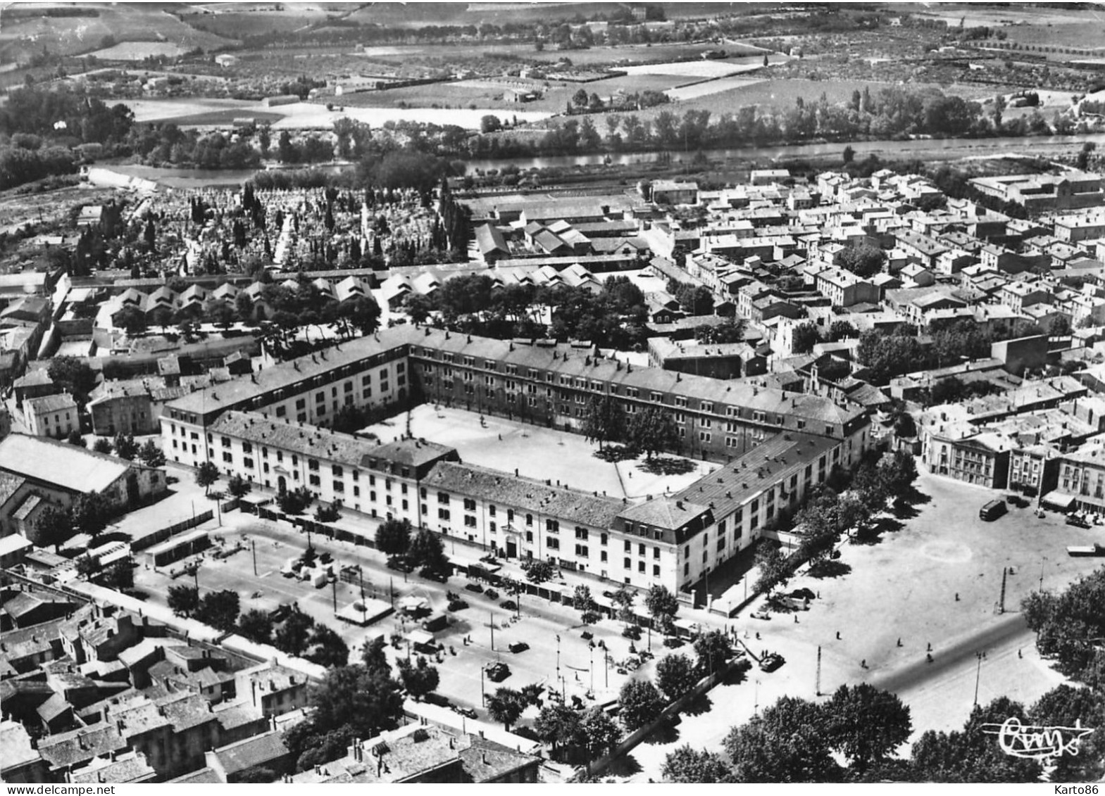 Carcassonne * Vue Générale Aérienne De La Ville * Caserne Militaire ? - Carcassonne