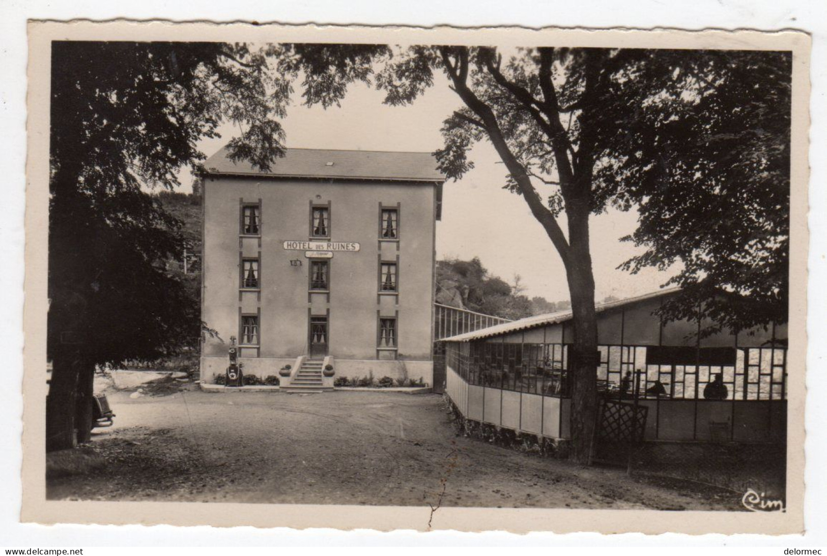 CPSM Photo Crozant Creuse 23 Hôtel Des Ruines Terrasse Dominant La Creuse éditeur CIM Combier - Crozant