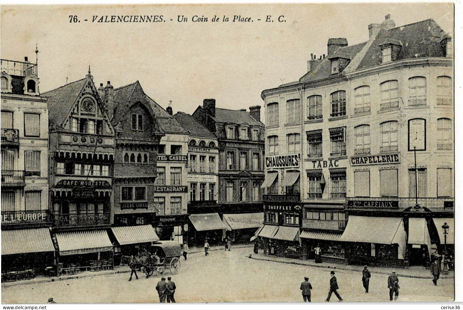 Valenciennes Un Coin De La Place - Valenciennes