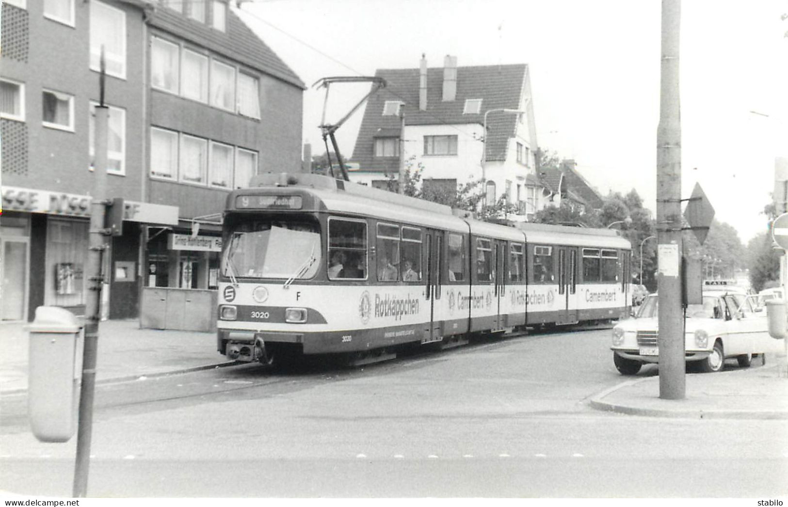 TRAMWAY - ALLEMAGNE - DUSSELDORF - Treinen