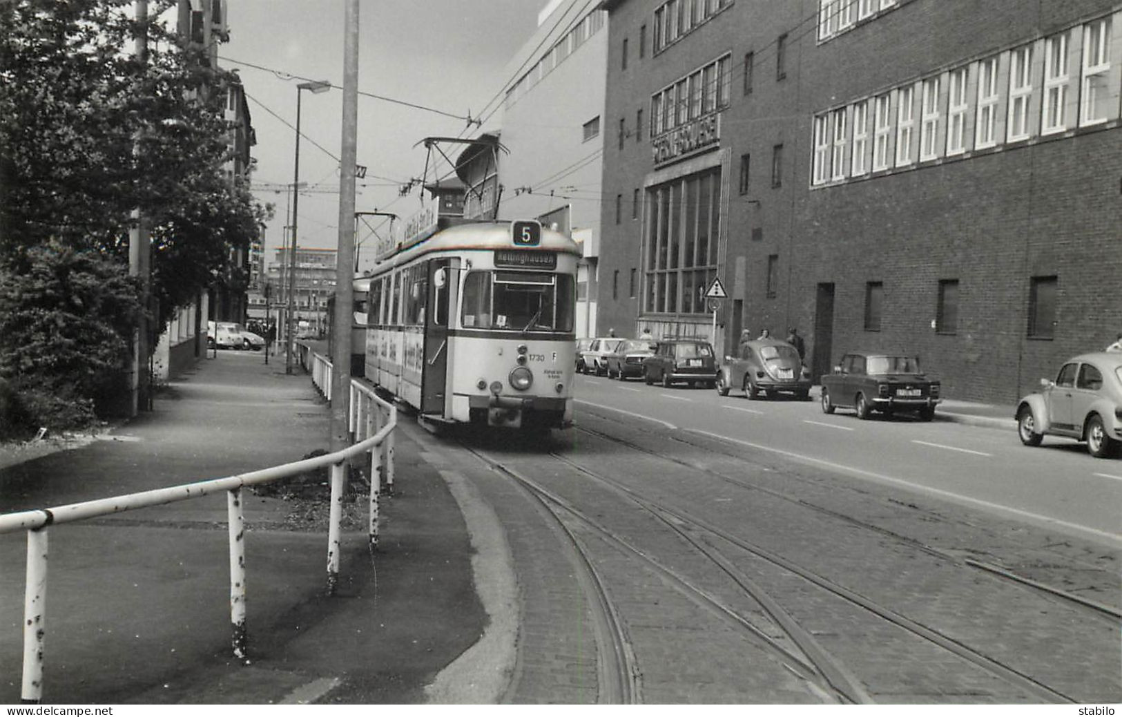 TRAMWAY - ALLEMAGNE - ESSEN - Trains