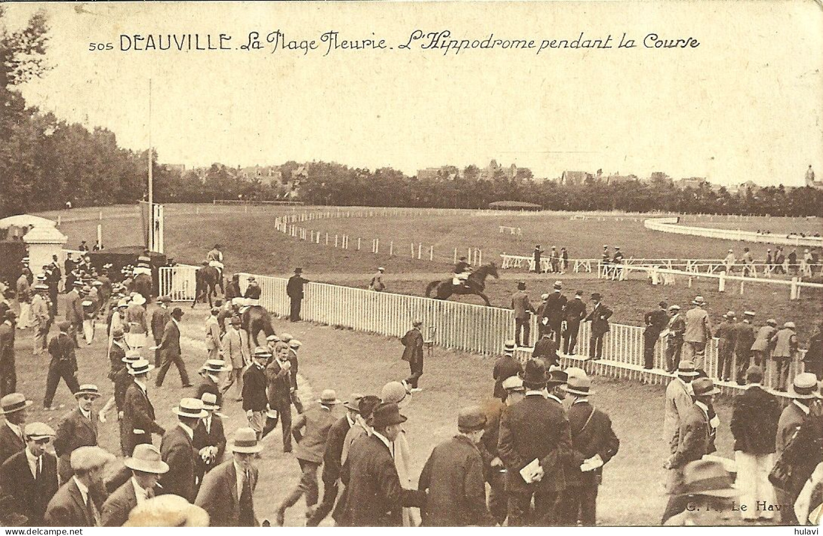 14  DEAUVILLE - L' HIPPODROME PENDANT LA COURSE (ref 8084) - Deauville