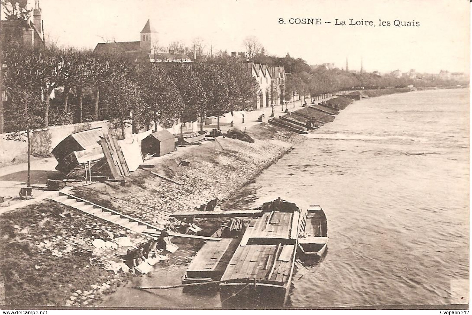 PENICHES - COSNE (58) La Loire , Les Quais - Binnenschepen