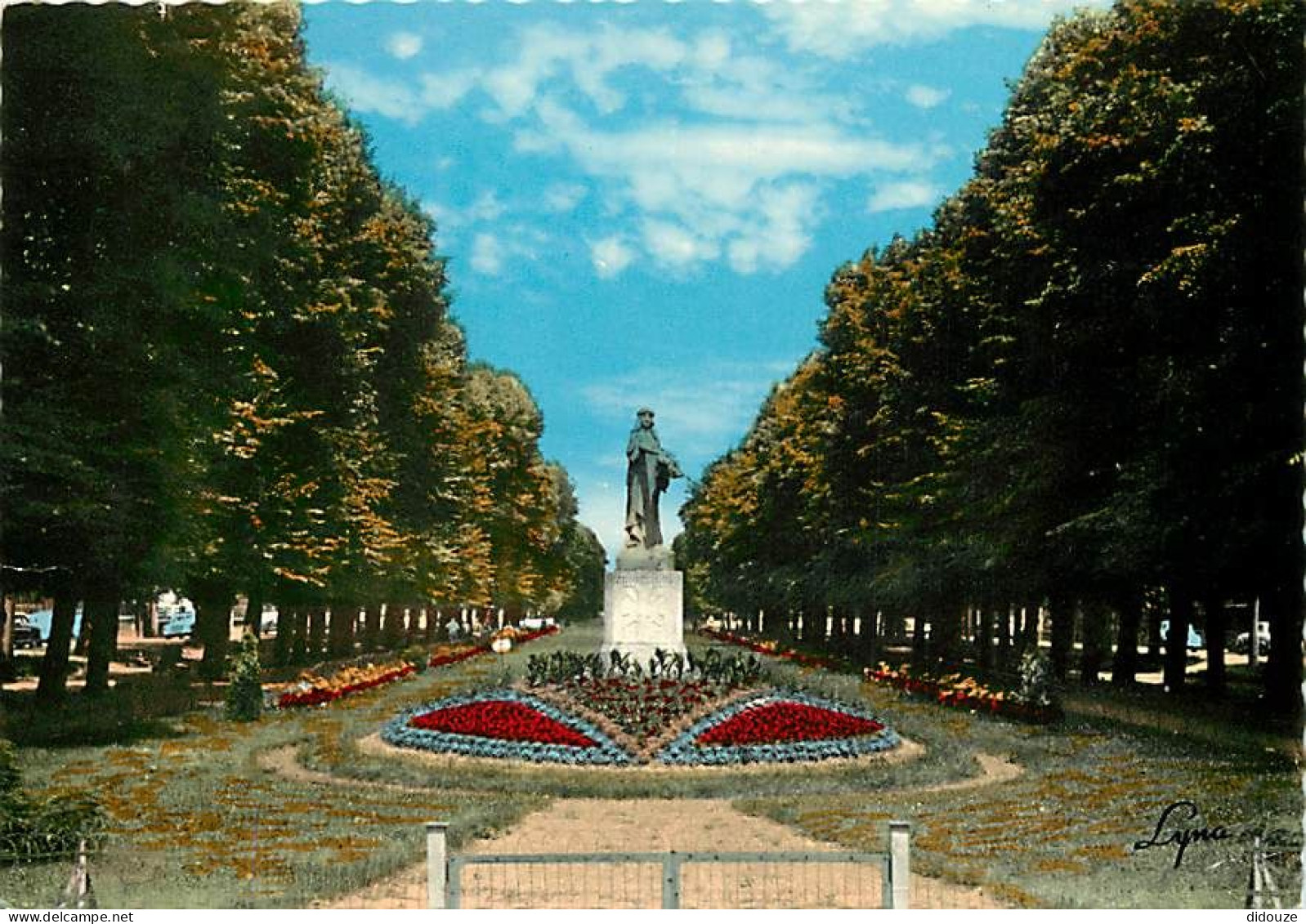 78 - Maisons-Laffitte - Le Parc - Statue - Fleurs - CPM - Voir Scans Recto-Verso - Maisons-Laffitte