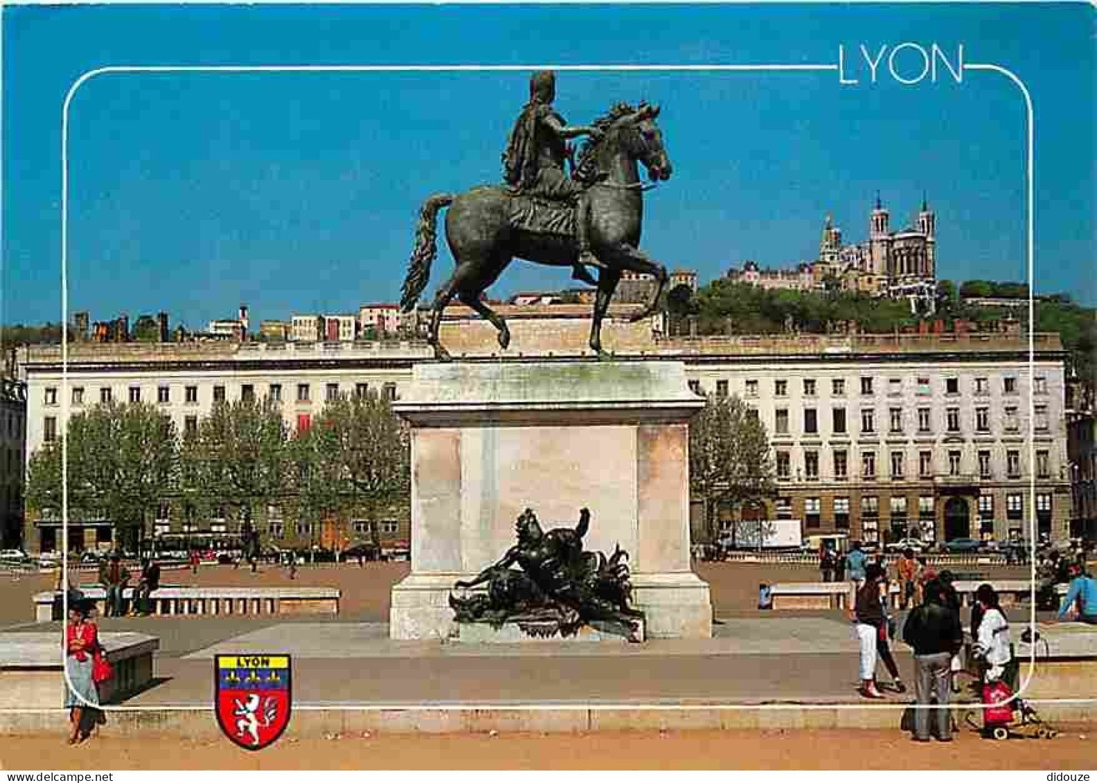 69 - Lyon - Place Bellecour - Statue équestre De Louis XIV - Notre Dame De Fourvière - Blasons - CPM - Voir Scans Recto- - Autres & Non Classés