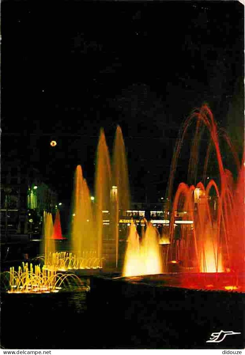 59 - Douai - Jeux D'eau - Vue De Nuit - Jets D'eau - CPM - Voir Scans Recto-Verso - Douai