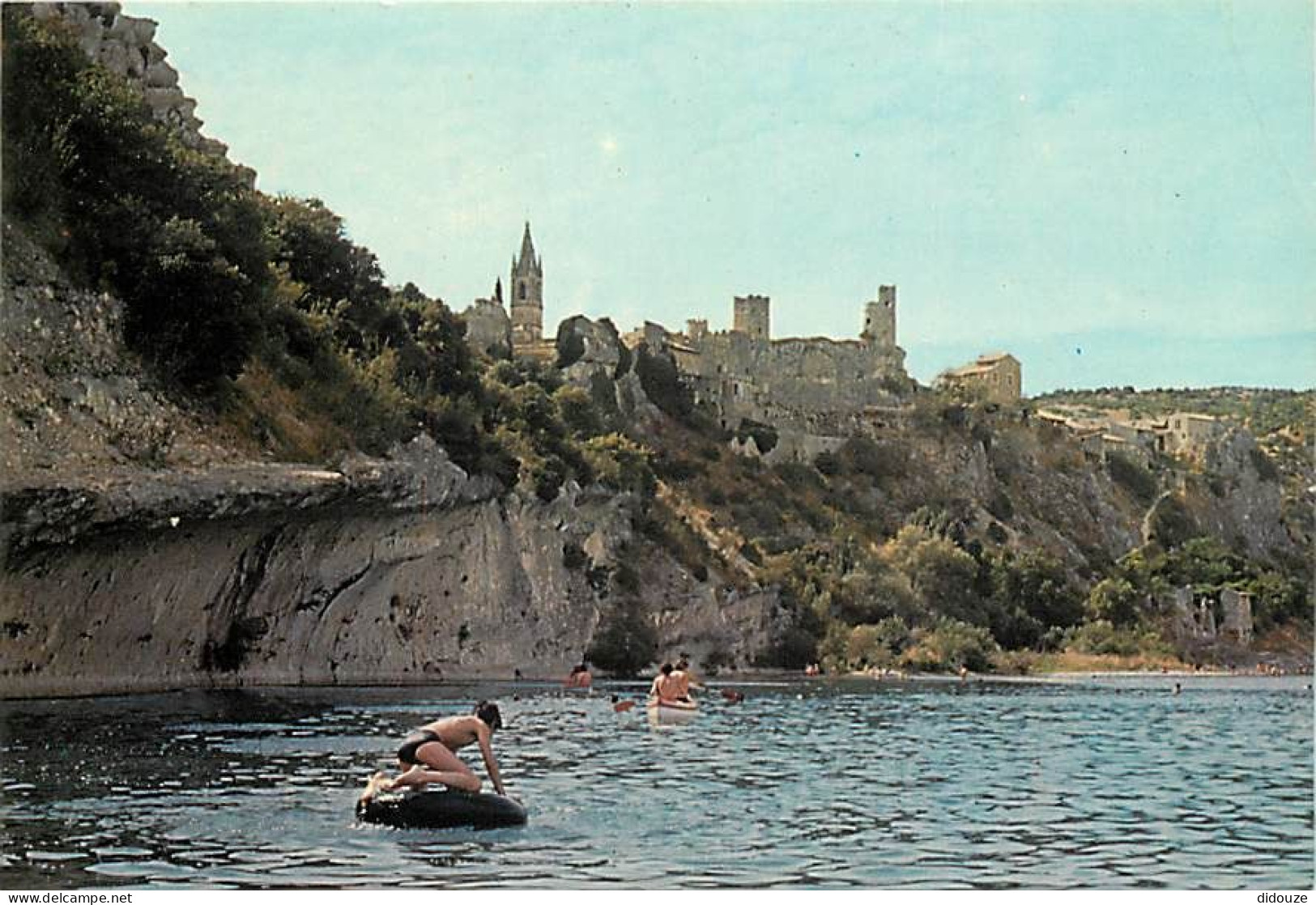 07 - Saint Martin D'Ardèche - La Plage , Au Fond Le Village D'Aiguèze - CPM - Voir Scans Recto-Verso - Sonstige & Ohne Zuordnung